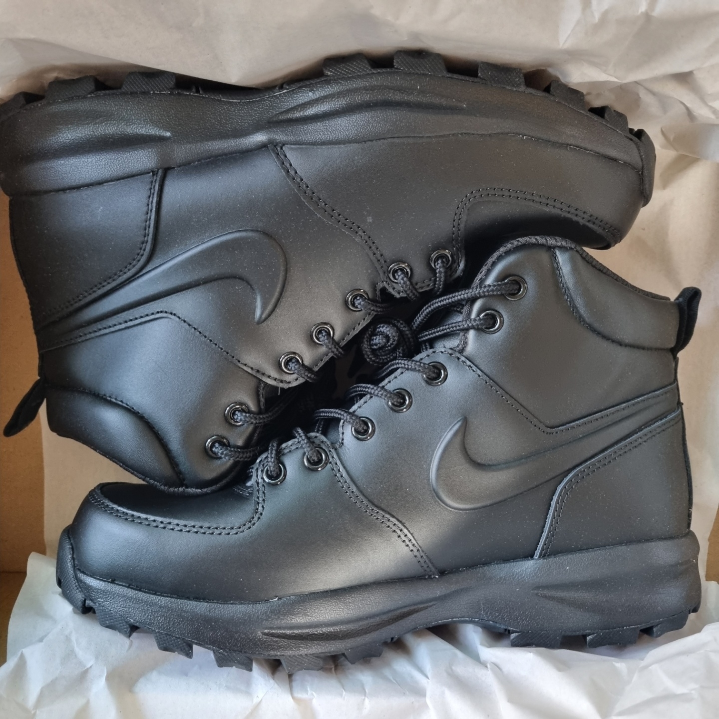 Nike Manoa Leather Black 착용 스타일
