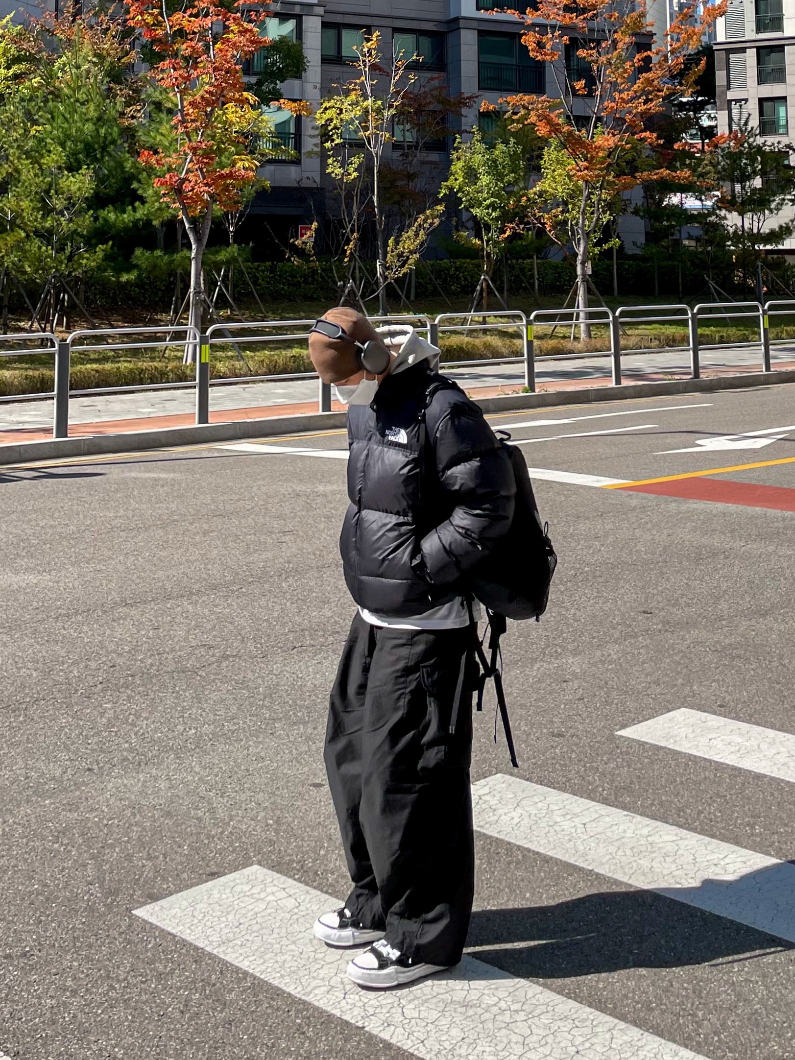 The North Face 1996 Eco Nuptse Jacket Black, Maison Mihara Yasuhiro Peterson OG Sole Canvas Low Sneakers Black 착용 스타일 - 1