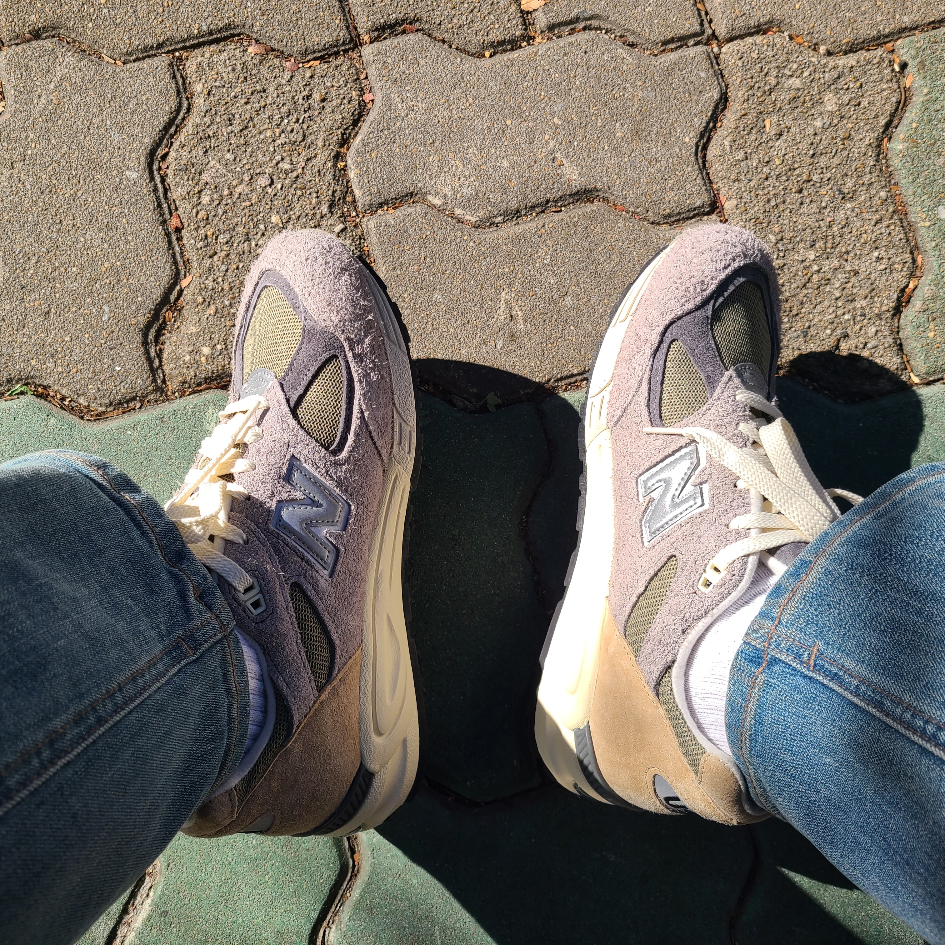 New Balance 990v2 Made in USA Marblehead Incense 착용 스타일 - 3