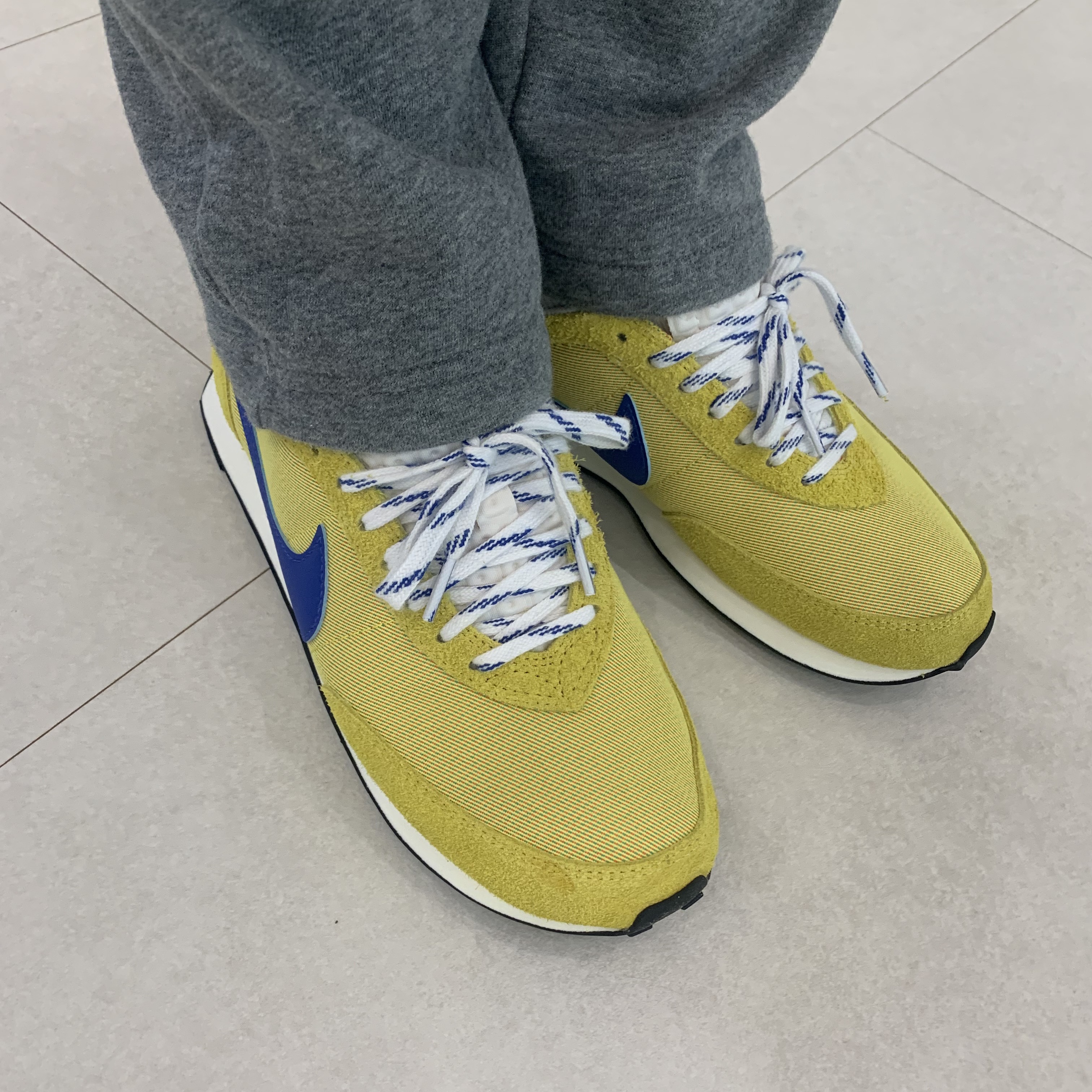 Nike Waffle Trainer 2 SD Yellow Strike 착용 스타일 - 2