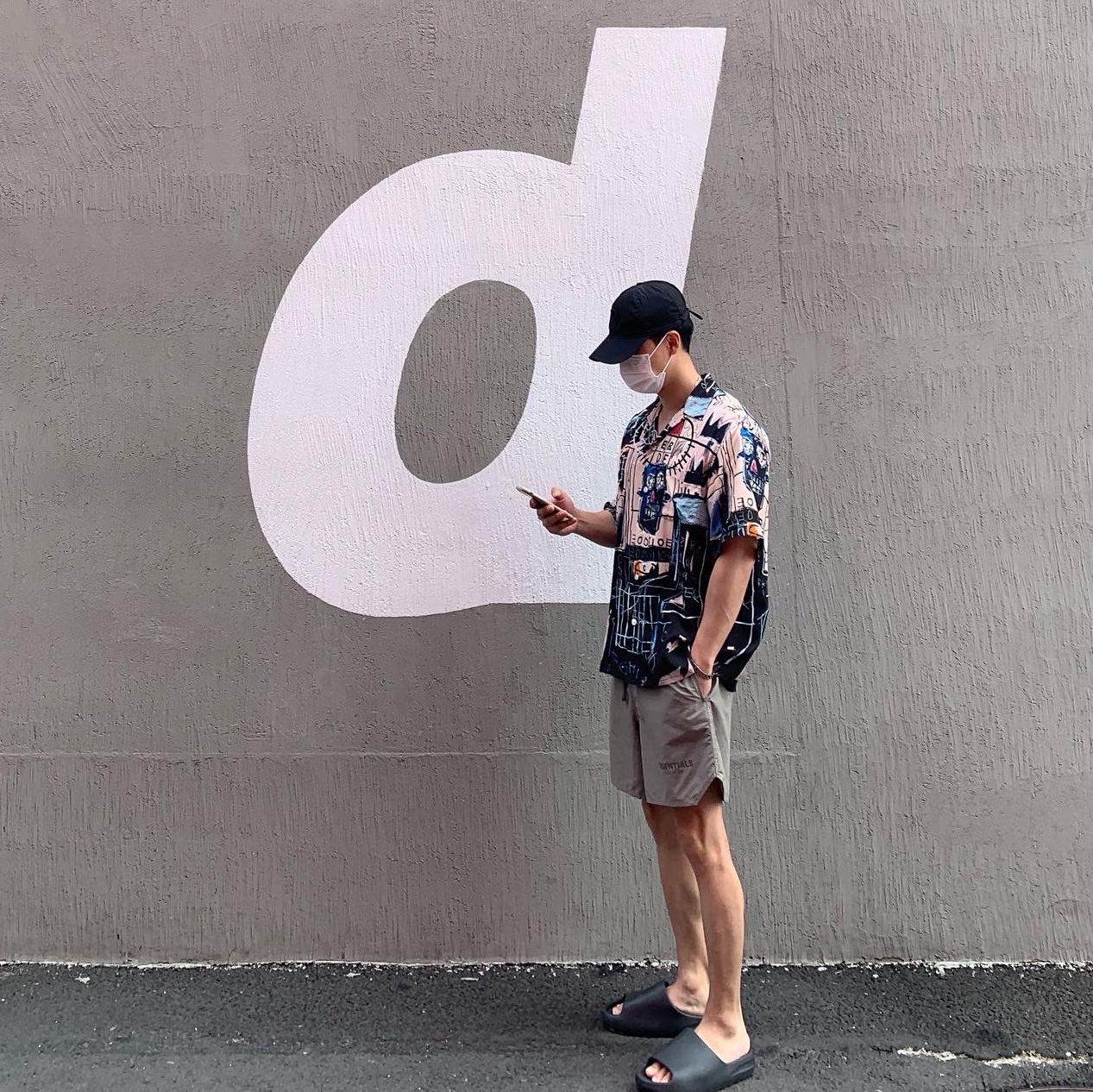 Essentials Volley Shorts Taupe - 21SS, Adidas Yeezy Slide Onyx 착용 스타일