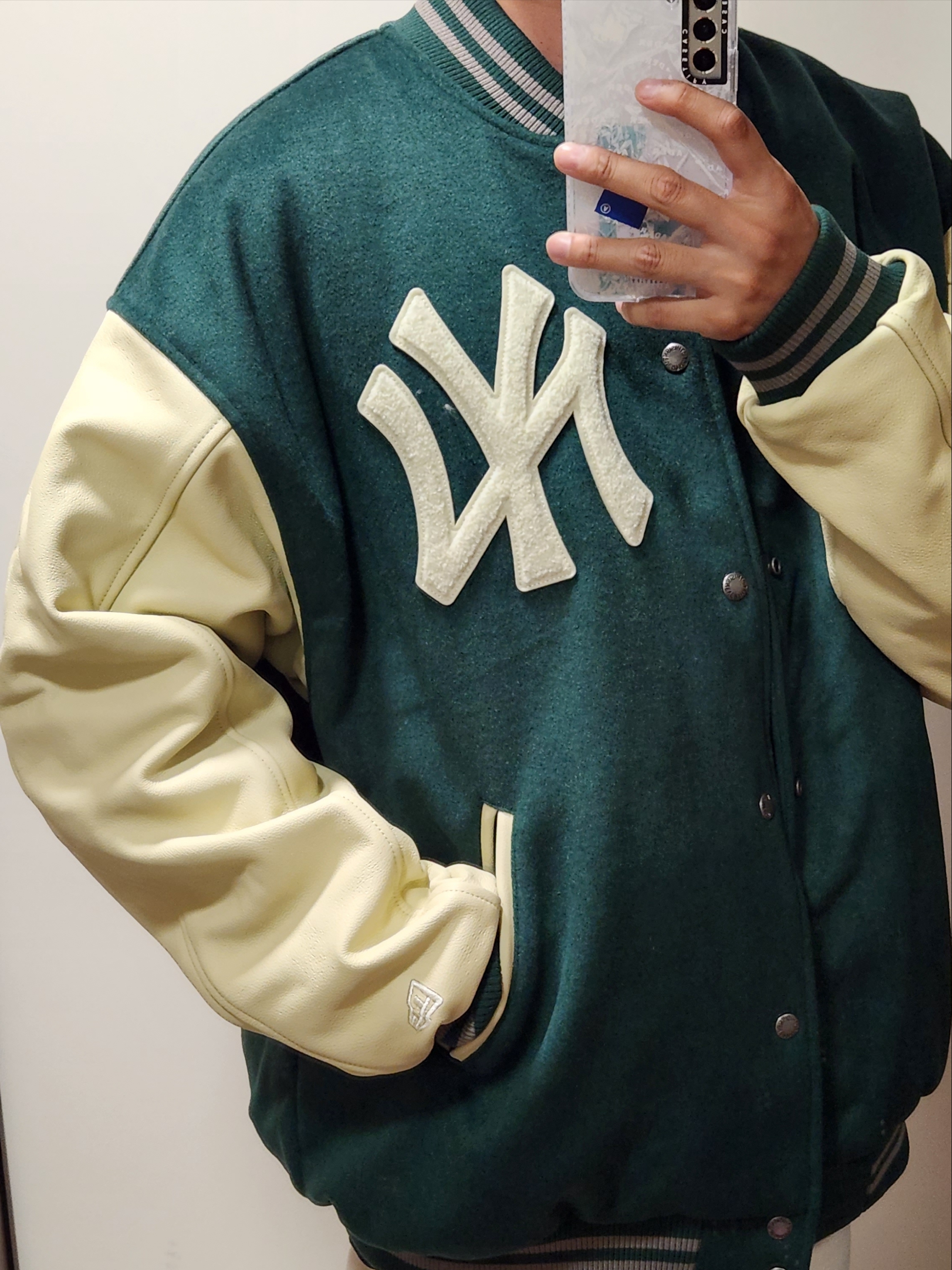 Thisisneverthat x New Era x MLB New York Yankees Varsity Jacket Dark Green, Nike x Sacai VaporWaffle Black White 착용 스타일 - 2