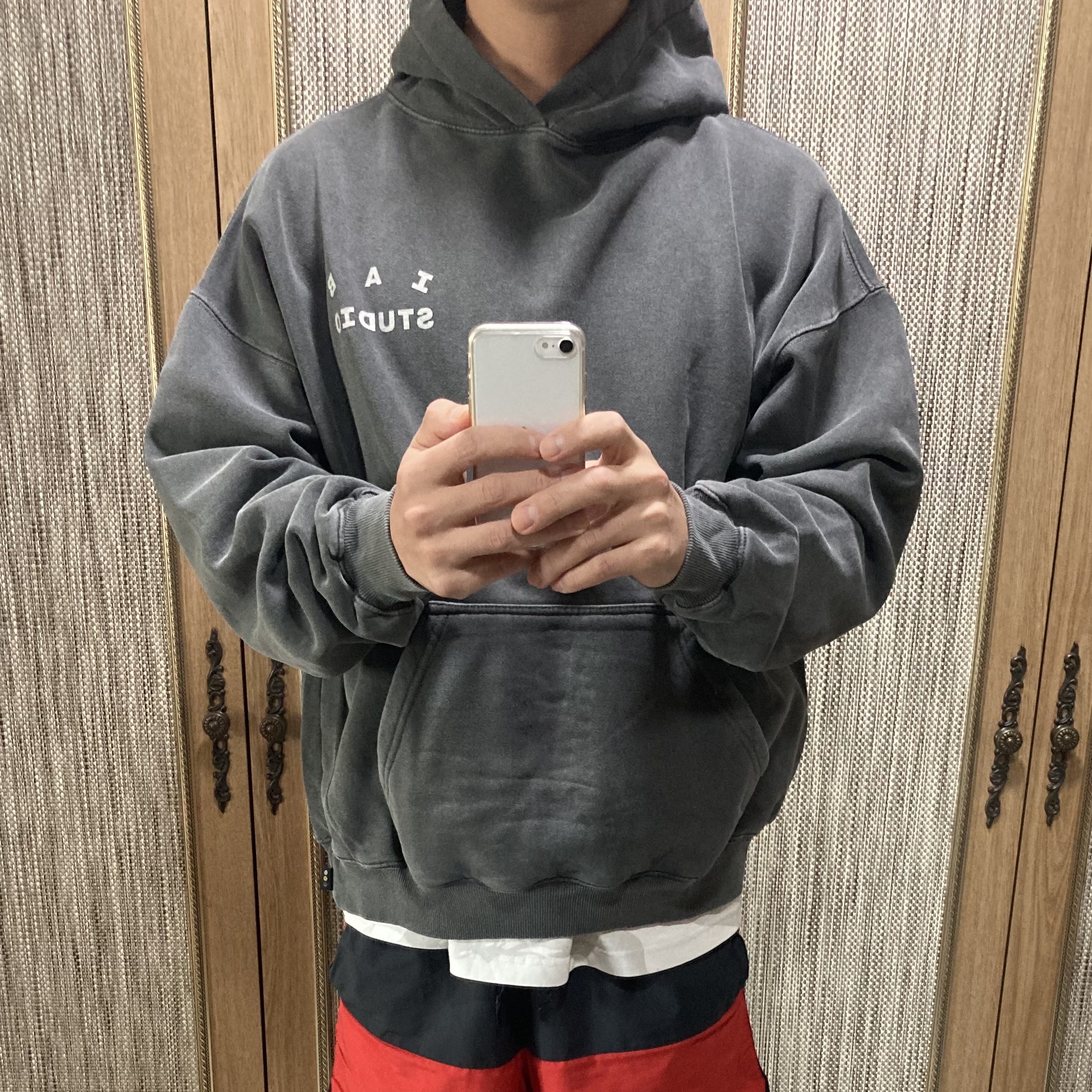 IAB Studio Pigment Hoodie & Sack Black 착용 스타일 - 2