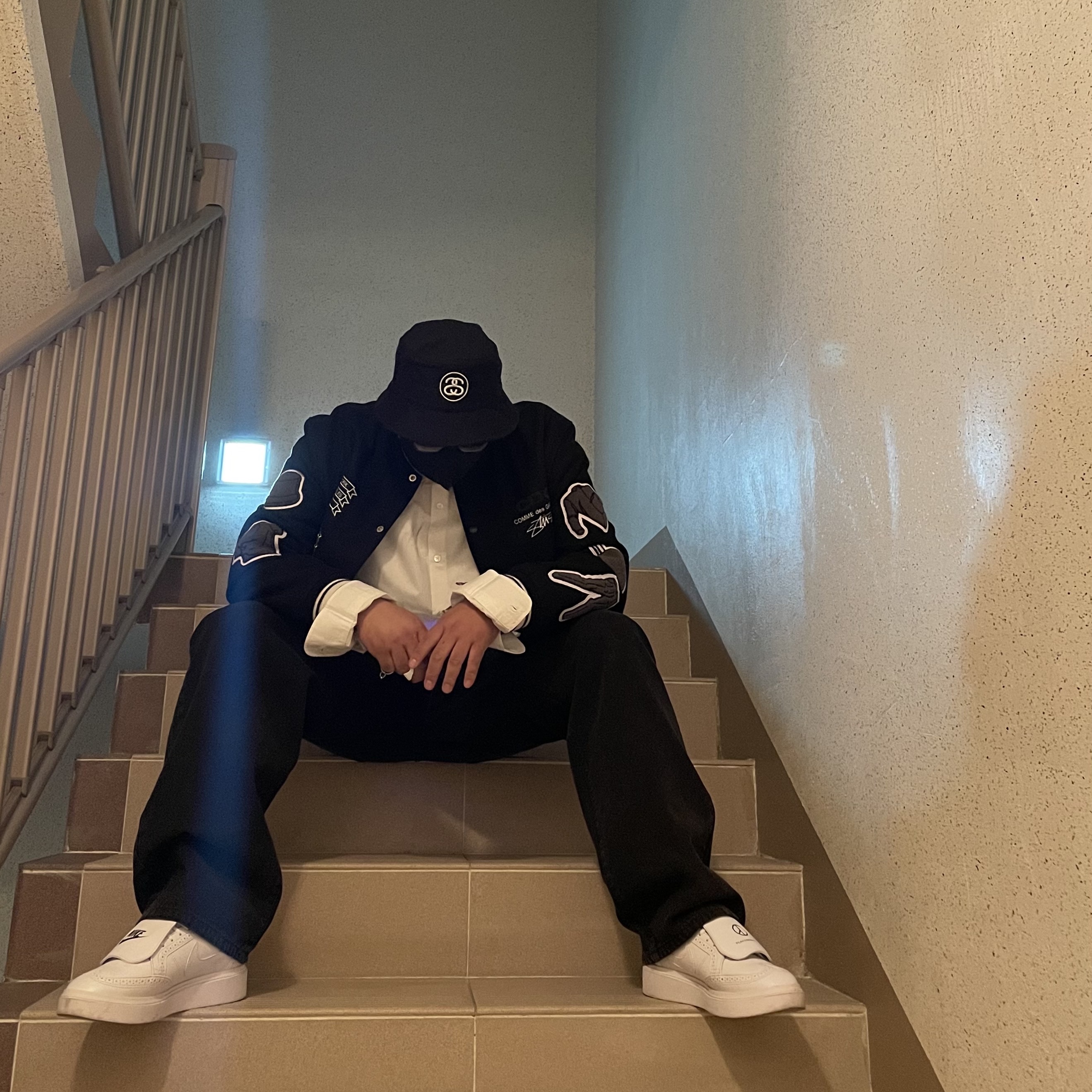 Nike x Peaceminusone Kwondo1 White, Stussy SS Link Deep Bucket Hat Black 착용 스타일 - 4