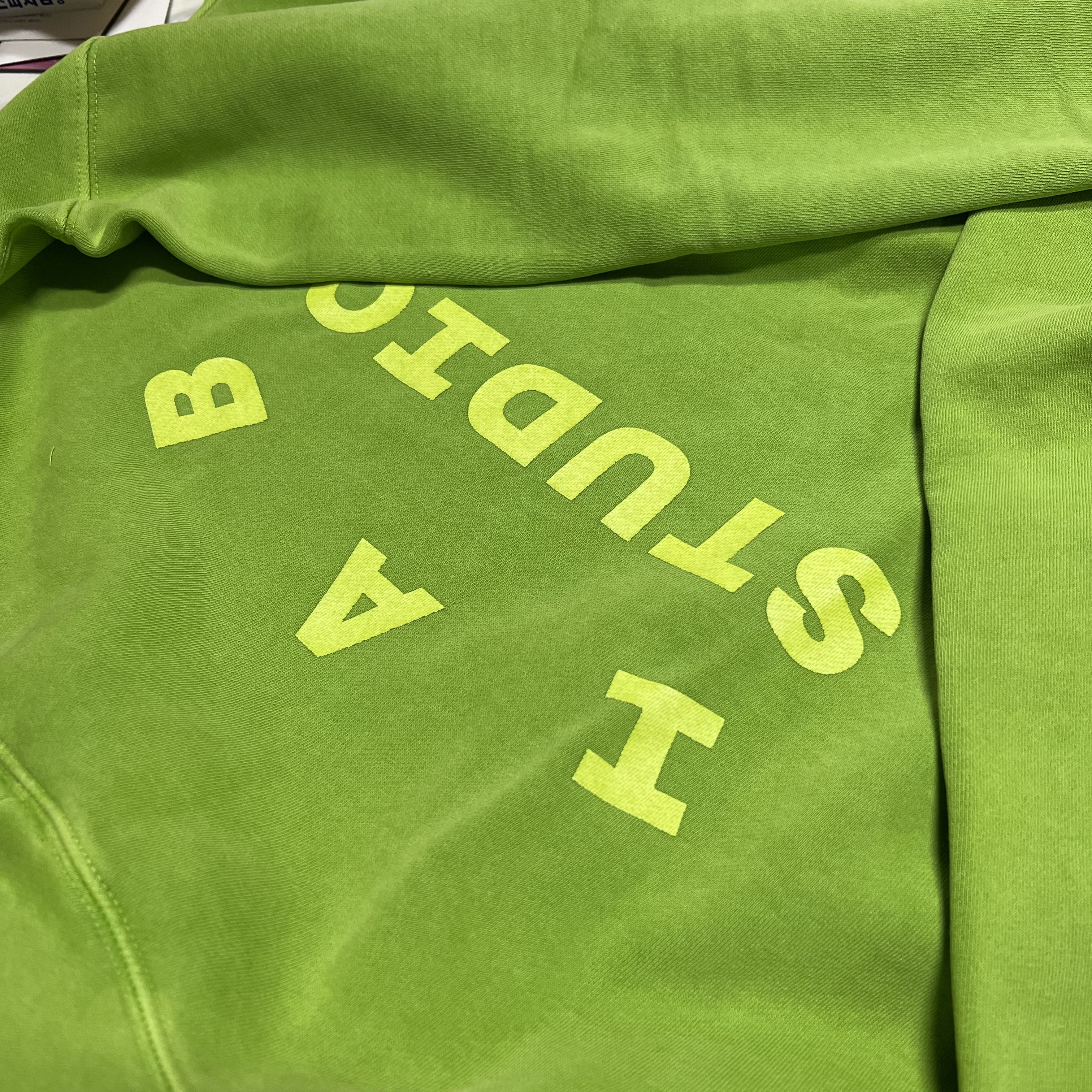 IAB Studio Pigment Hoodie & Sack Apple Green 착용 스타일 - 1