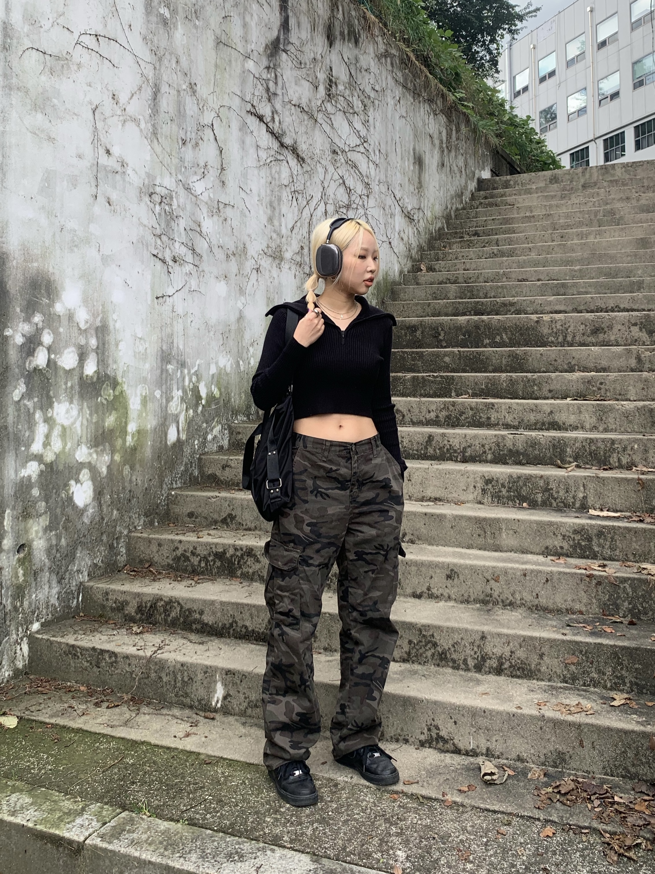 Apple AirPods Max Lightning Space Gray (Korean Ver.), Nike Air Force 1 '07 Low Triple Black 착용 스타일 - 1