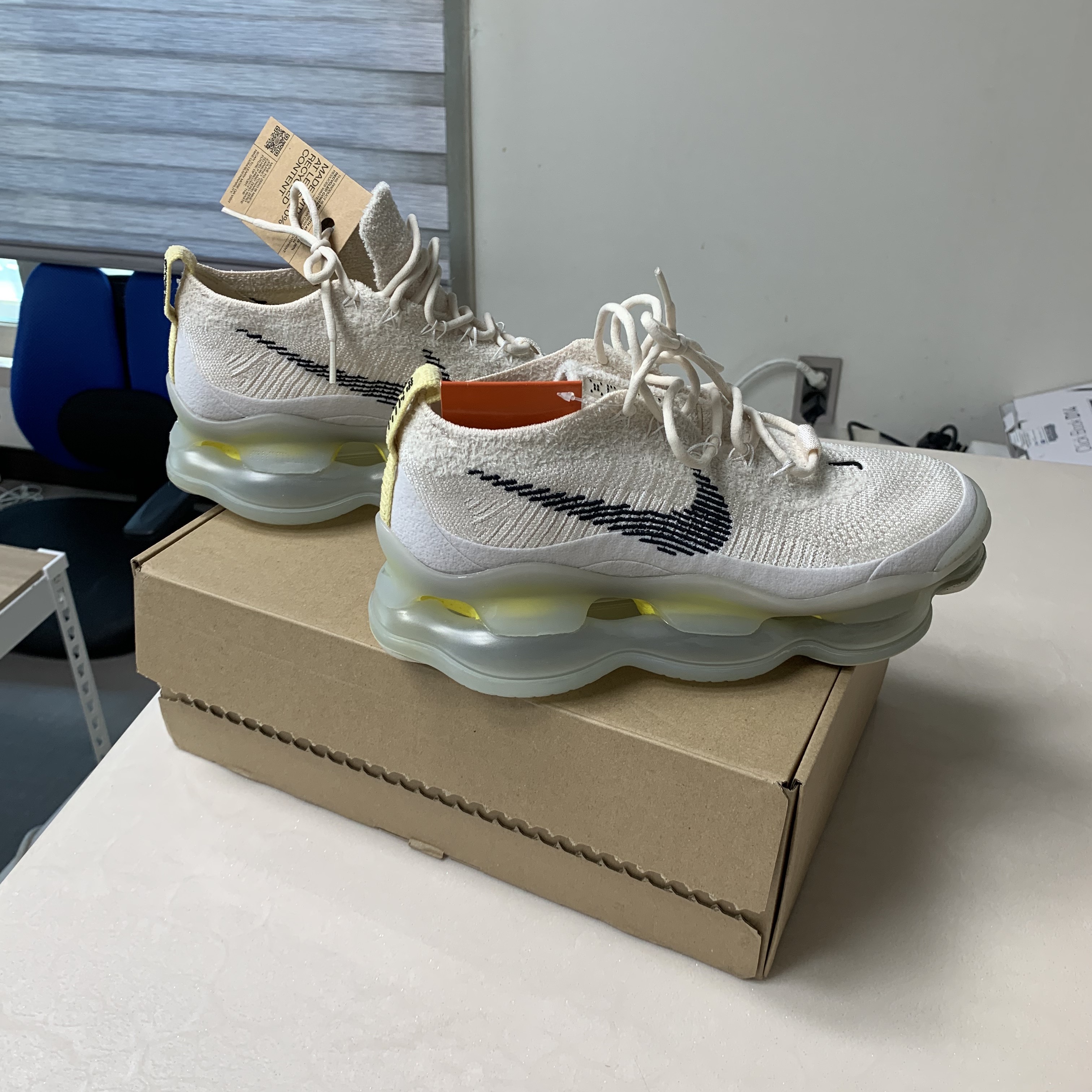 Nike Air Max Scorpion Flyknit Lemon Wash 착용 스타일 - 2