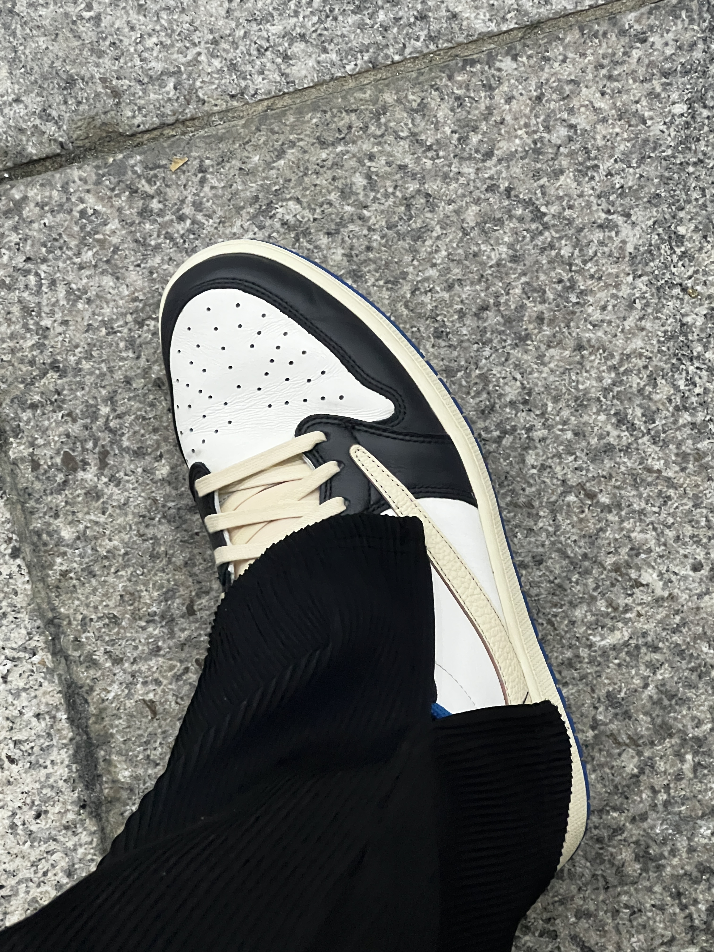 Jordan 1 x Travis Scott x Fragment Retro Low OG SP Military Blue 착용 스타일