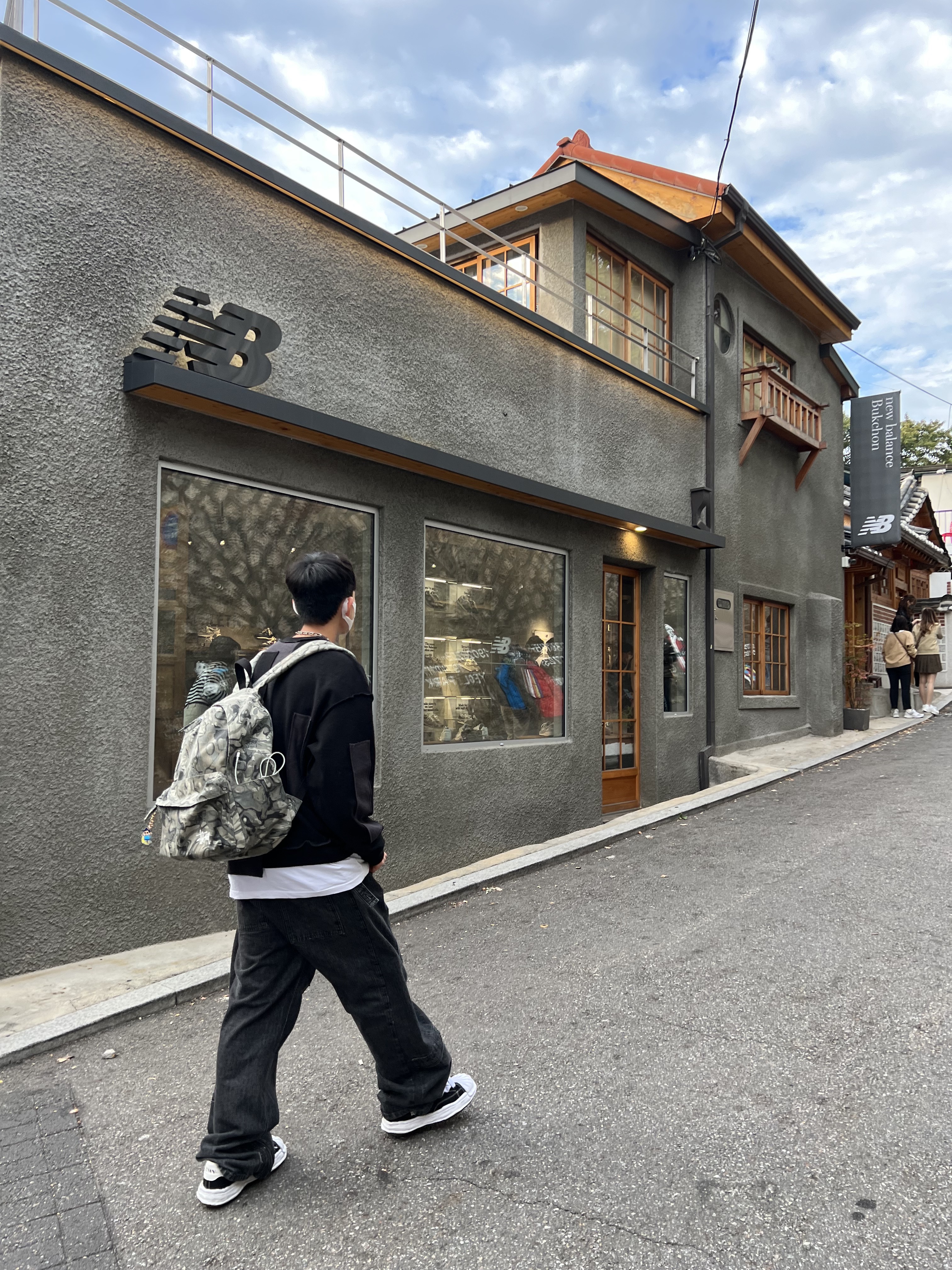 Maison Mihara Yasuhiro Blakey OG Sole Canvas Low-top Sneakers Black White, Stussy Canvas Backpack Veil Camo 착용 스타일 - 3