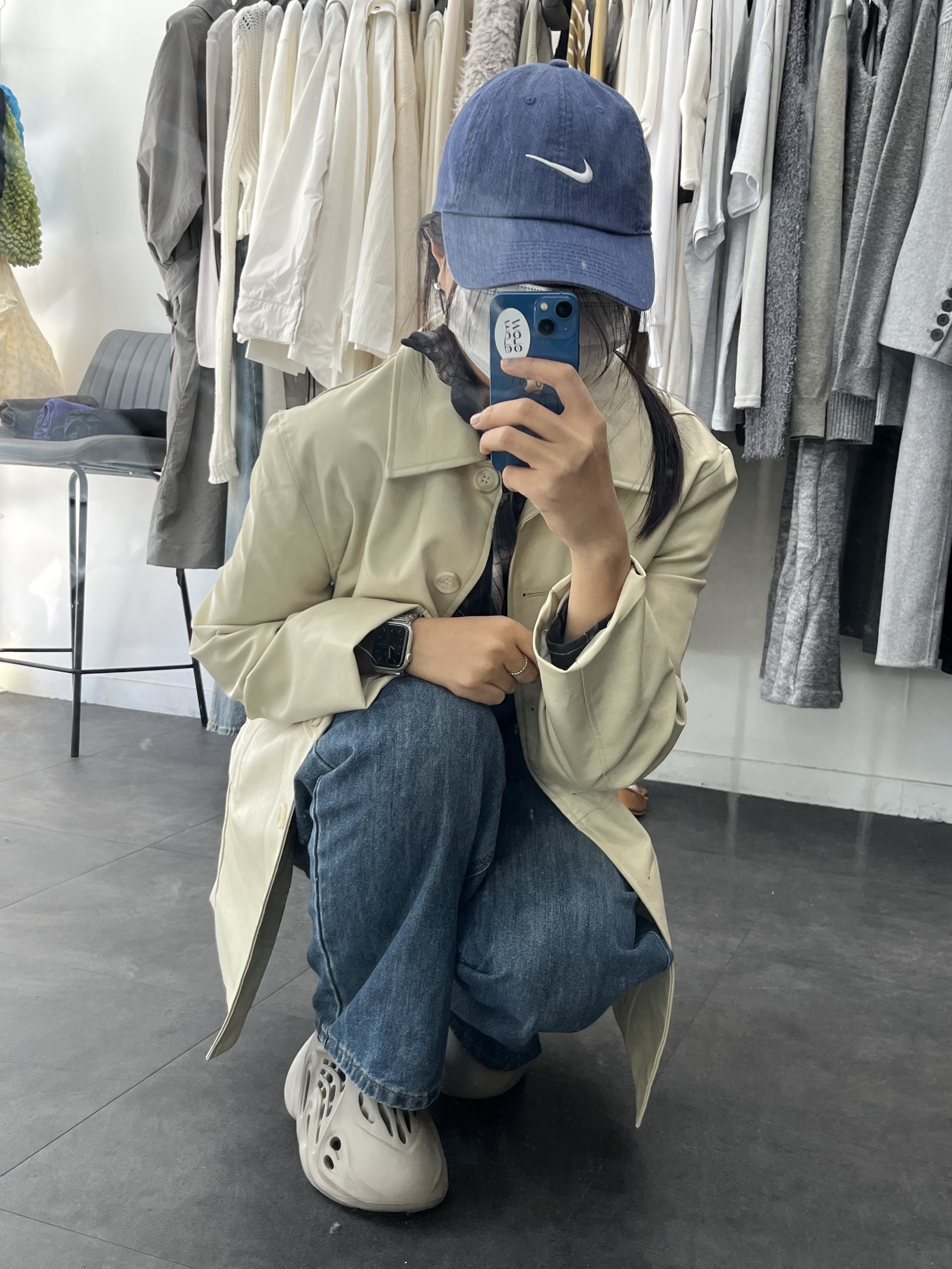 Adidas Yeezy Foam RNNR Stone Sage 착용 스타일 - 1