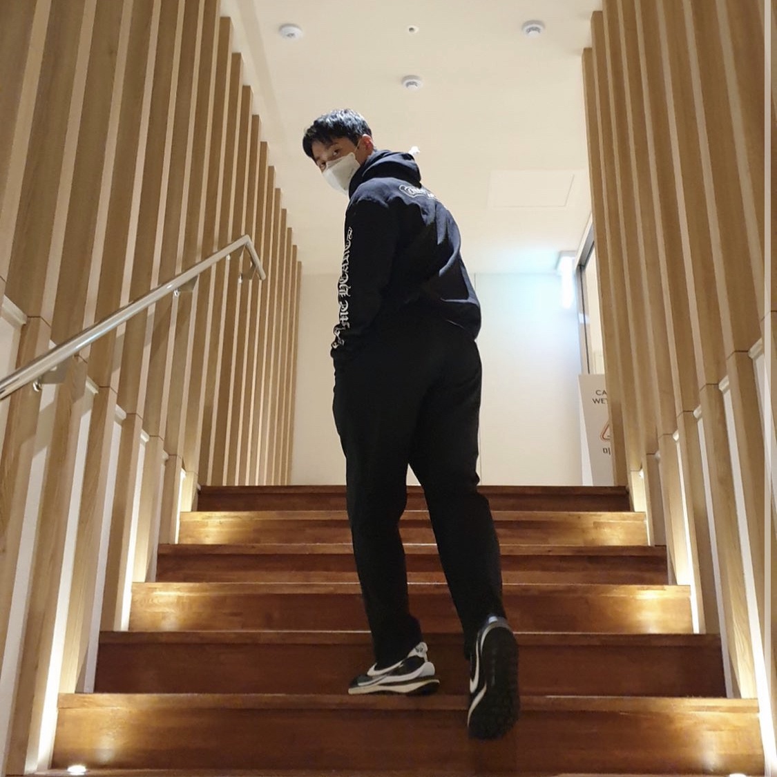 Nike x Sacai VaporWaffle Black White, Chrome Hearts Scroll Dual Logo Heavyweight Zip-Up Hoodie Black 착용 스타일