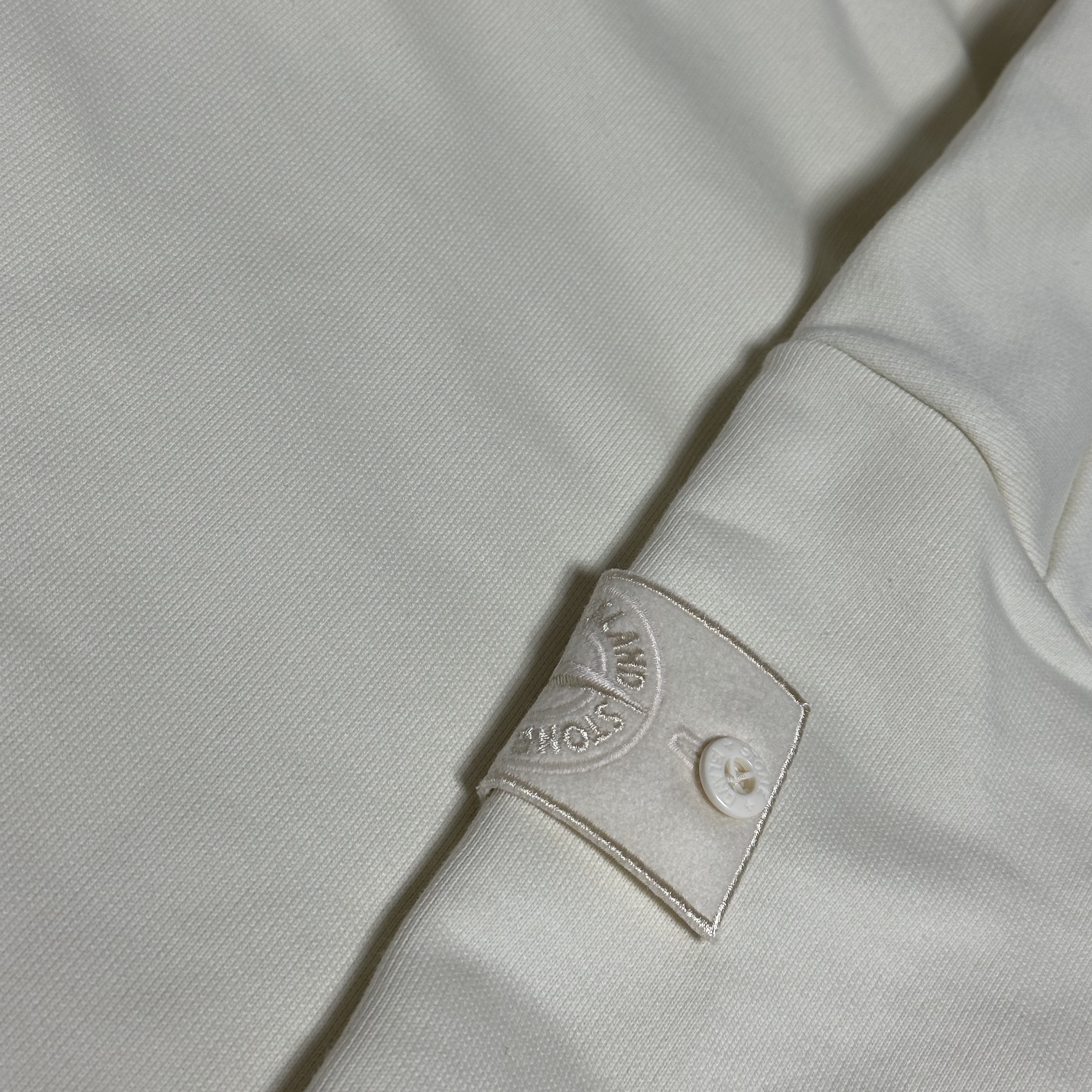 Stone Island 633F3 Ghost Piece Cotton Jersey Crewneck Sweatshirt Black - 22FW 착용 스타일