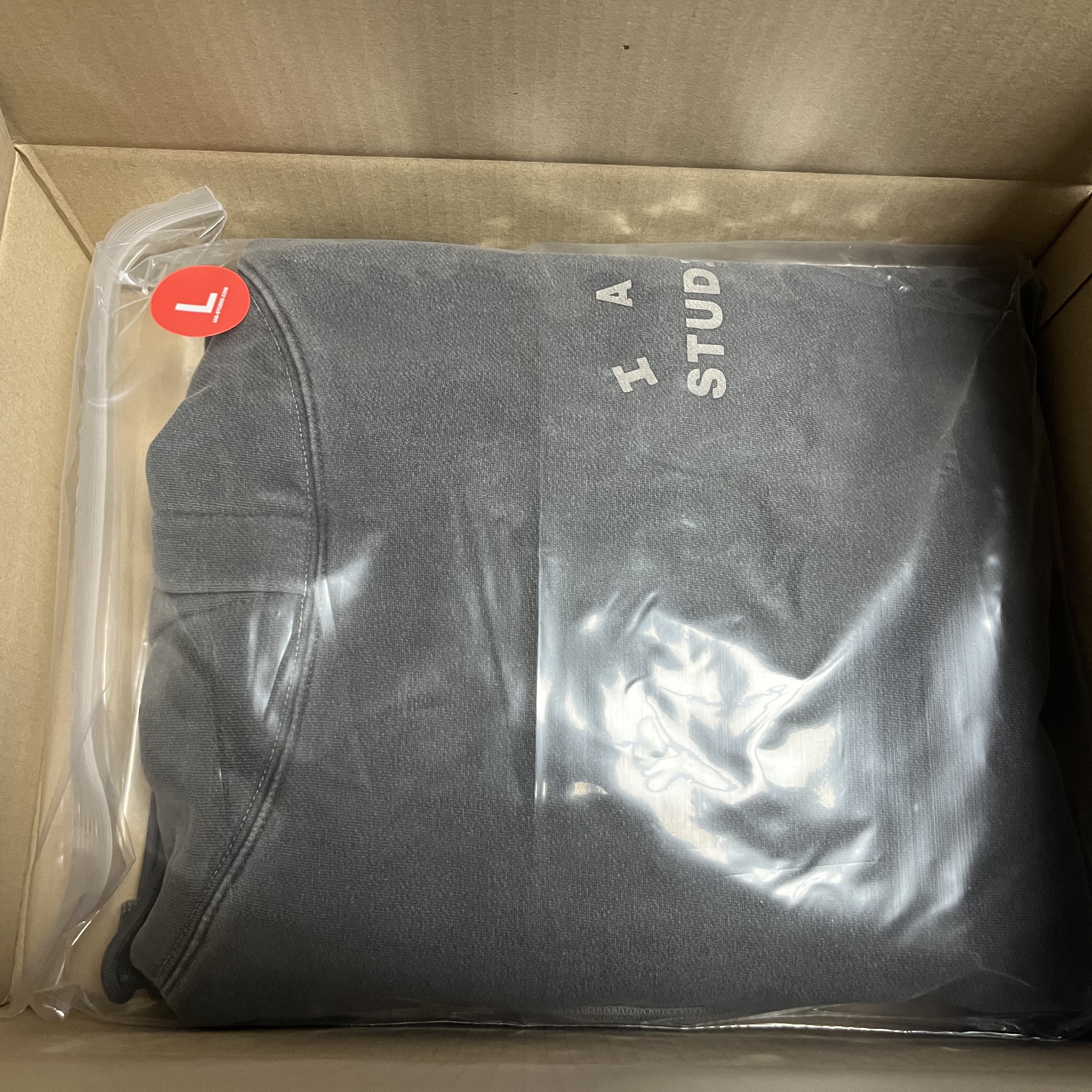 IAB Studio Pigment Hoodie & Sack Black 착용 스타일 - 3