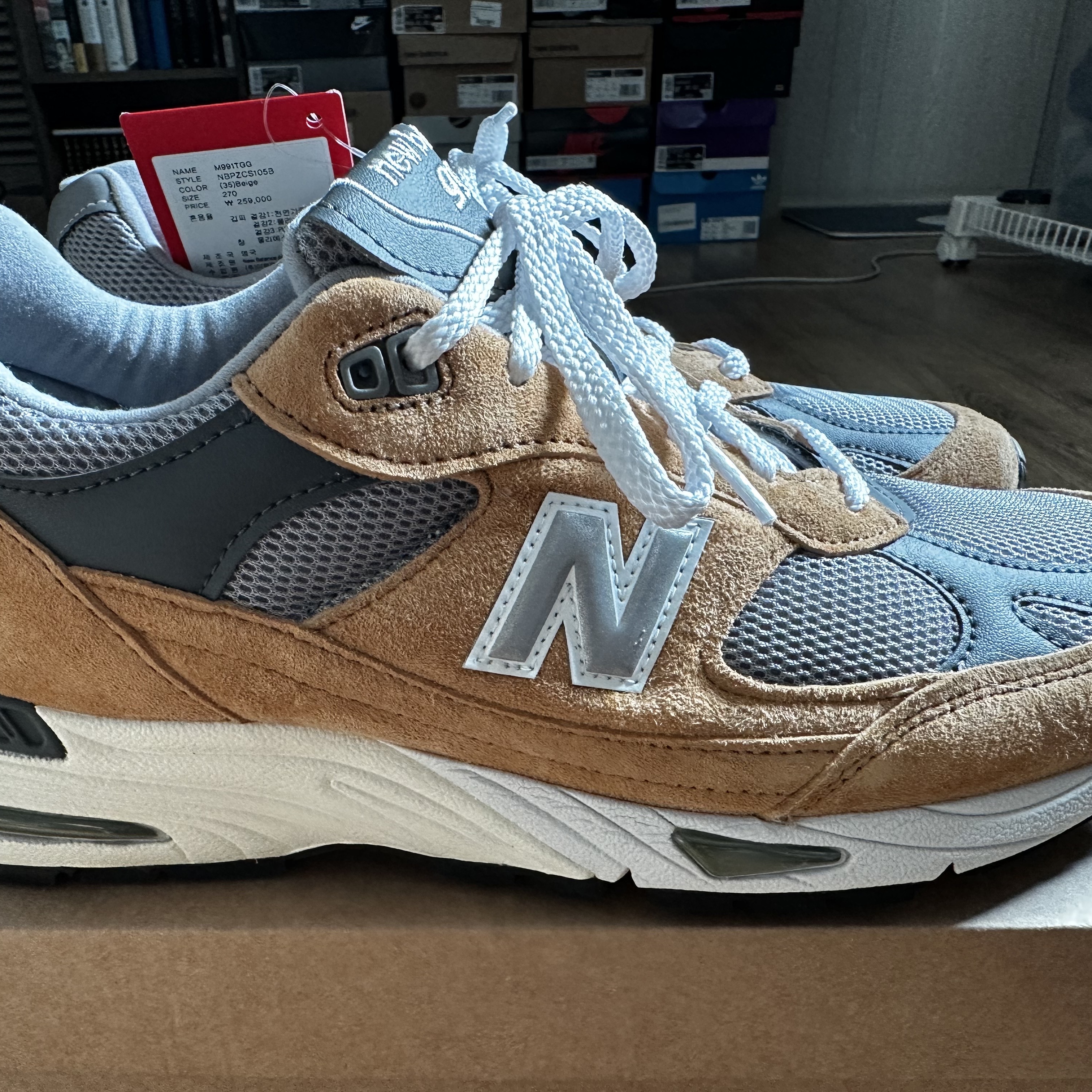 New Balance 991 Made in UK Tan Grey 착용 스타일 - 3