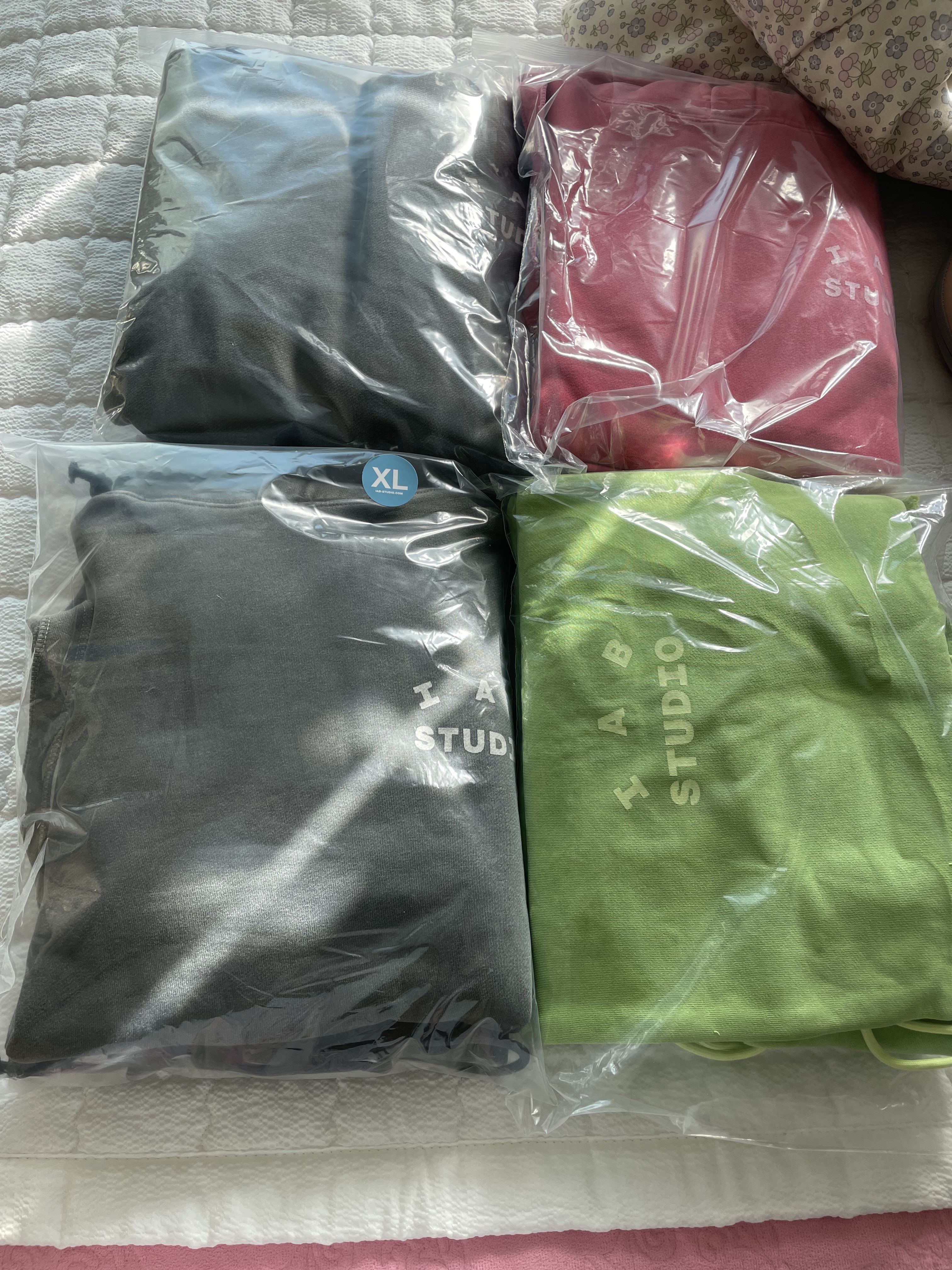 IAB Studio Pigment Hoodie & Sack Black, IAB Studio Pigment Hoodie & Sack Coral 착용 스타일