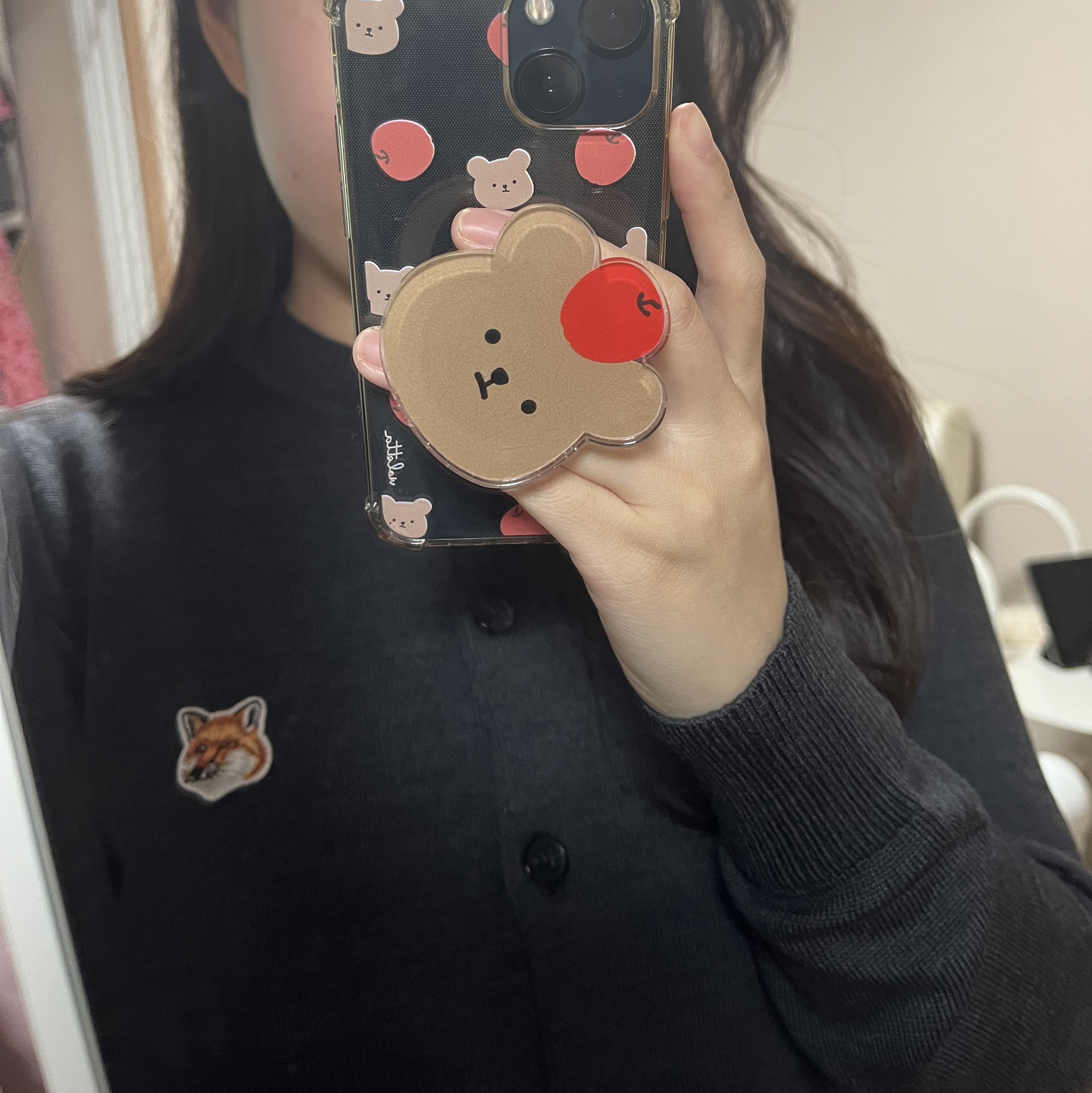 (W) Maison Kitsune Fox Head Patch Adjusted R-Neck Cardigan Anthracite Melange 착용 스타일