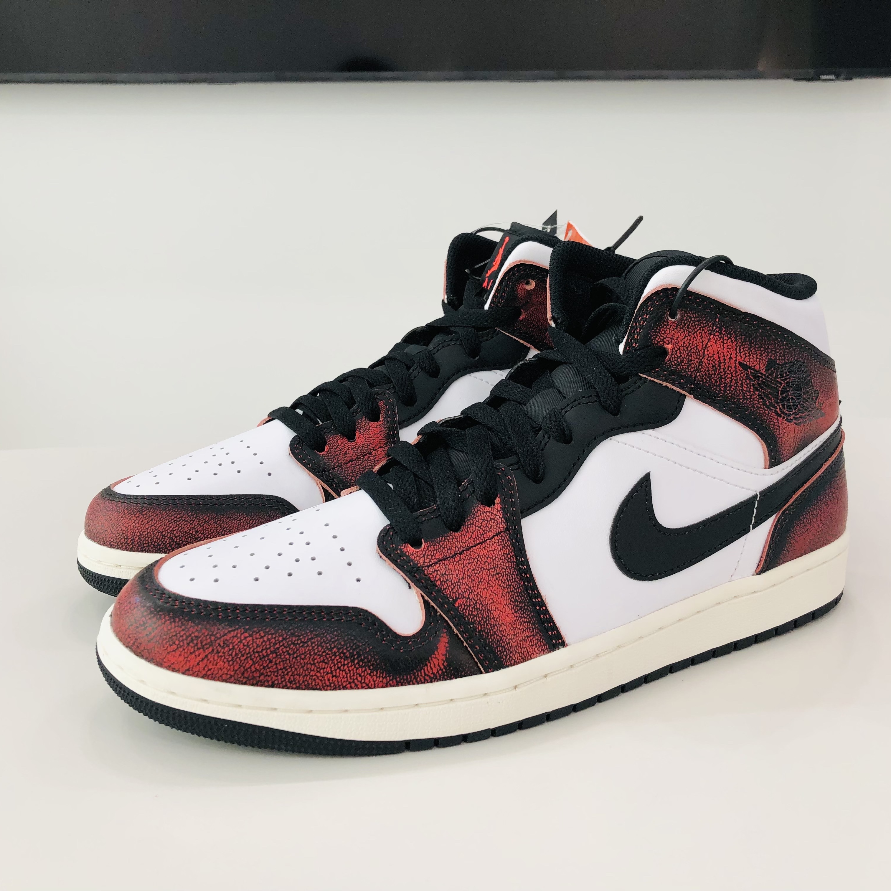 Jordan 1 Mid SE Infrared 23 착용 스타일