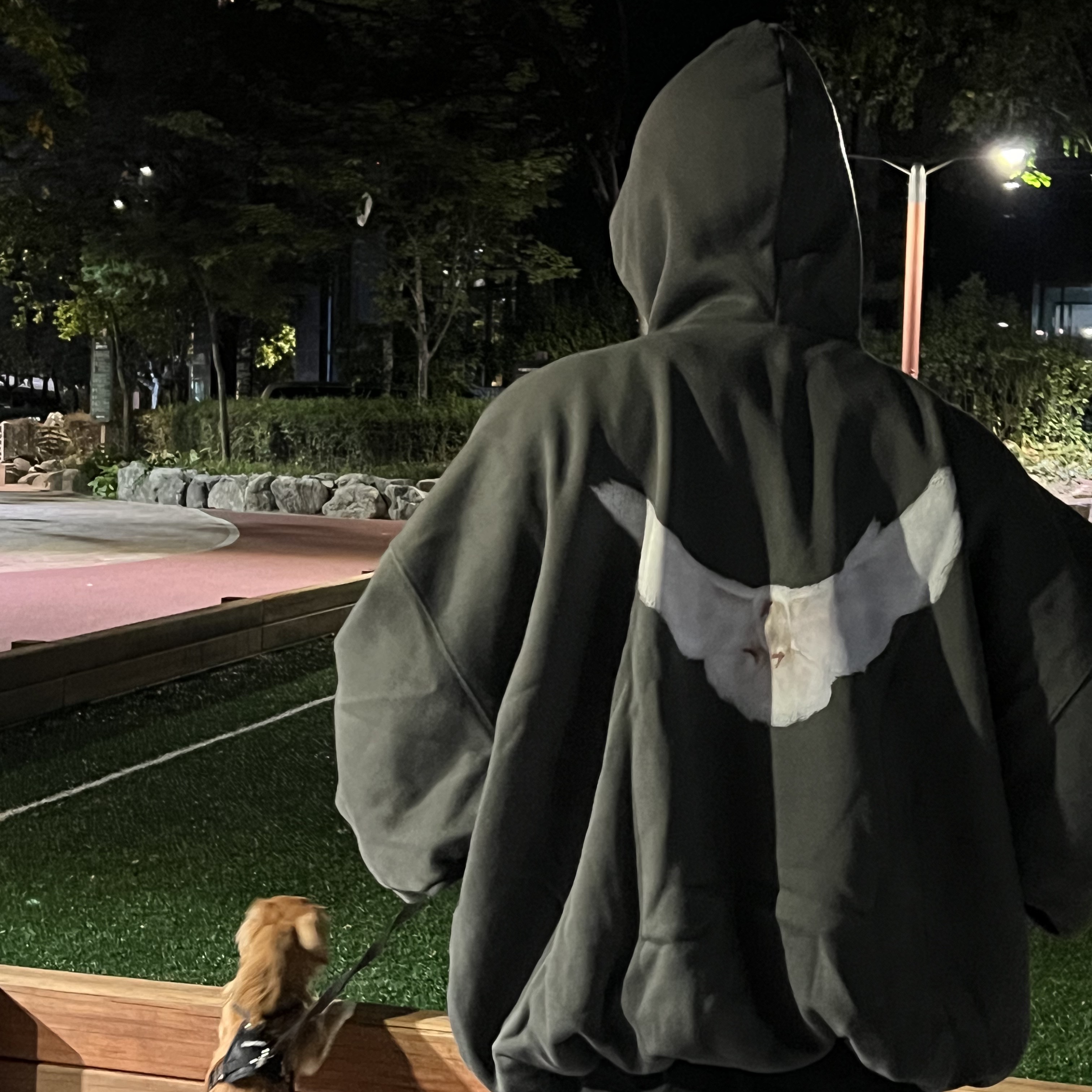 Yeezy Gap Engineered By Balenciaga Dove Hoodie Black 착용 스타일