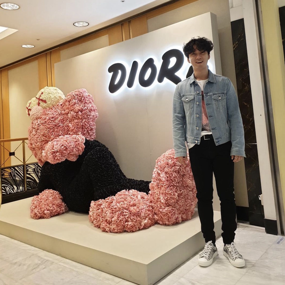 Dior B23 Low Dior Oblique White & Black, Acne Studios Classic Denim Jacket Mid Blue 착용 스타일