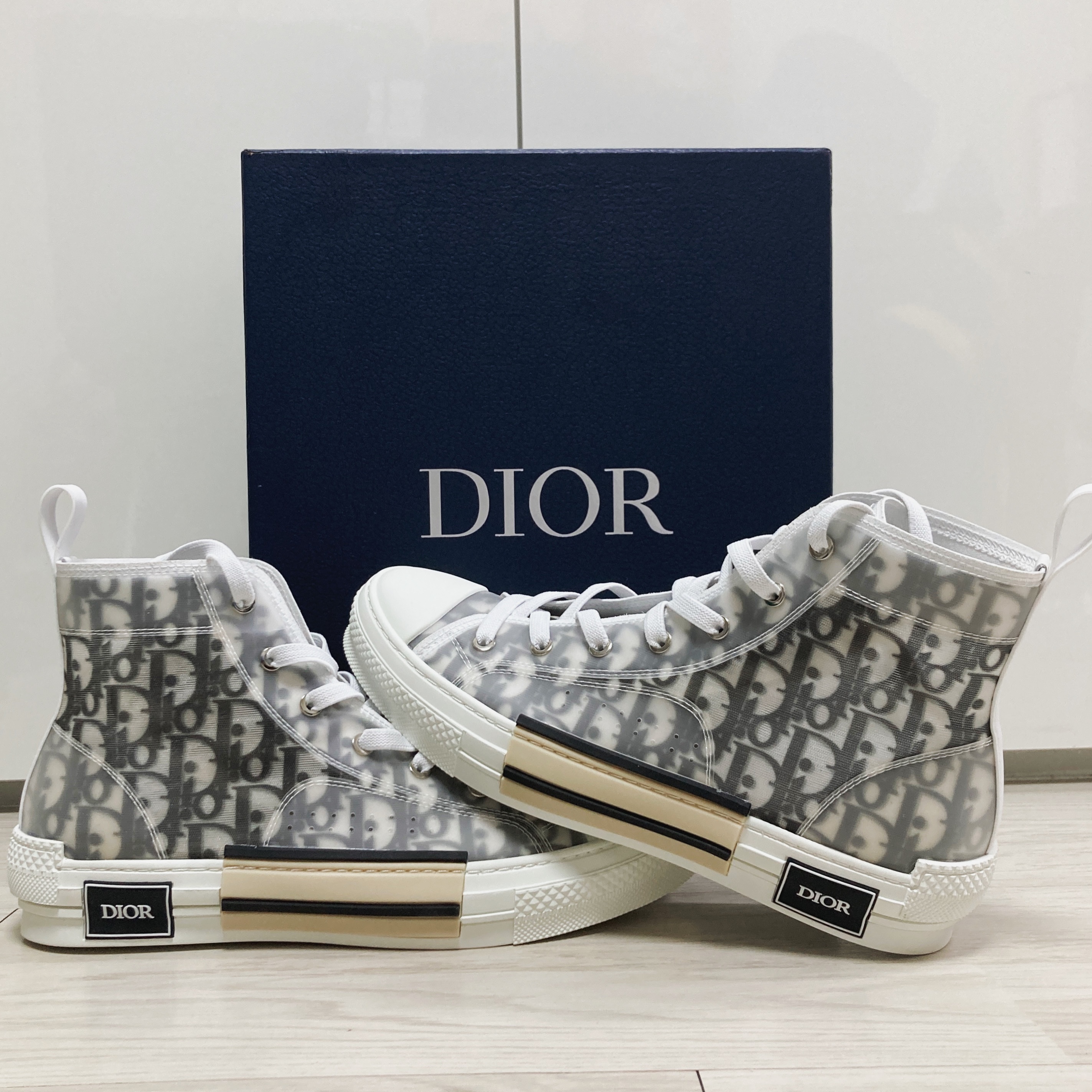 Dior B23 High Dior Oblique White & Black 착용 스타일