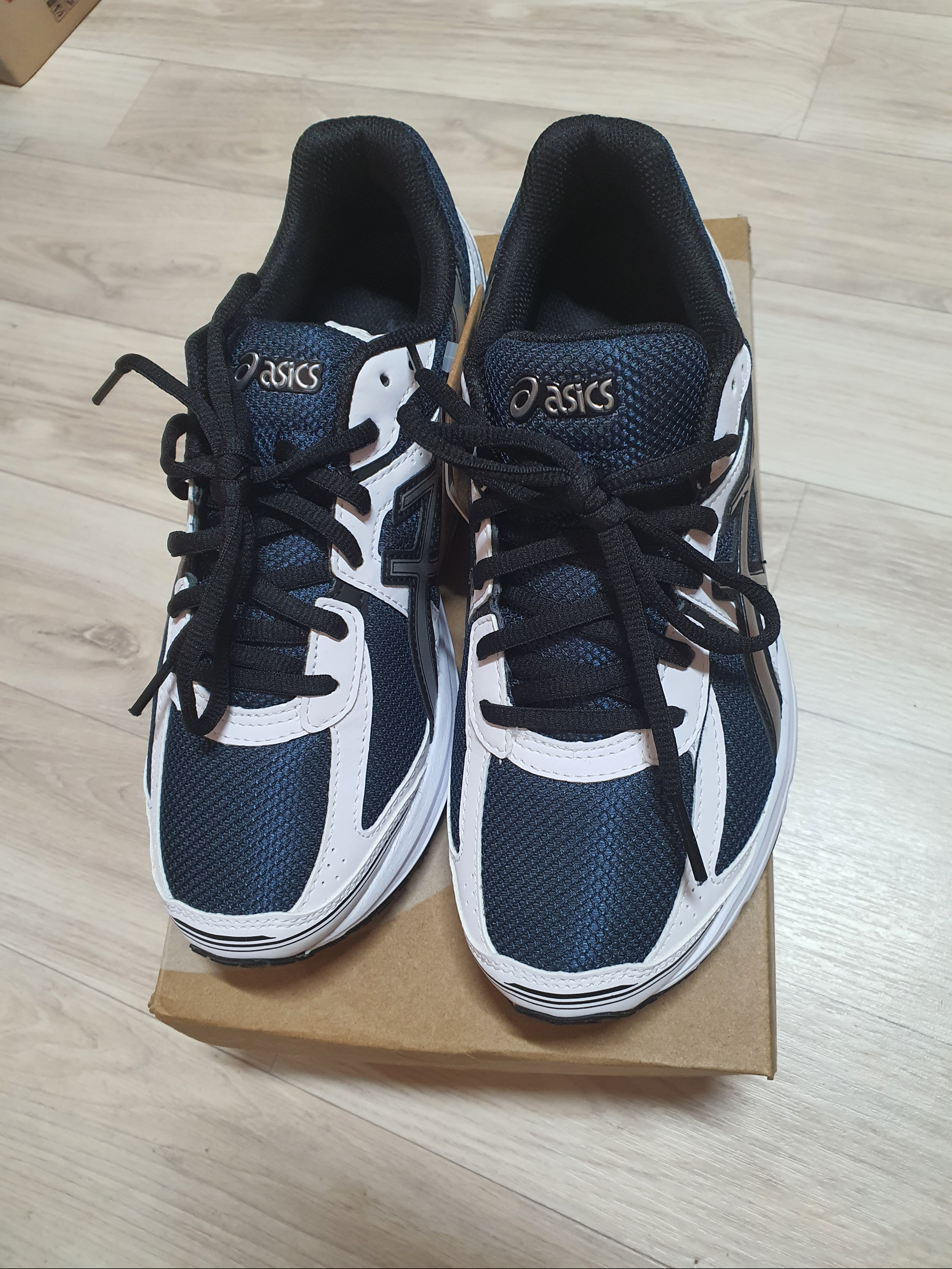 Asics Jog 100 S Navy Pure Silver - 2E Wide 착용 스타일 - 1