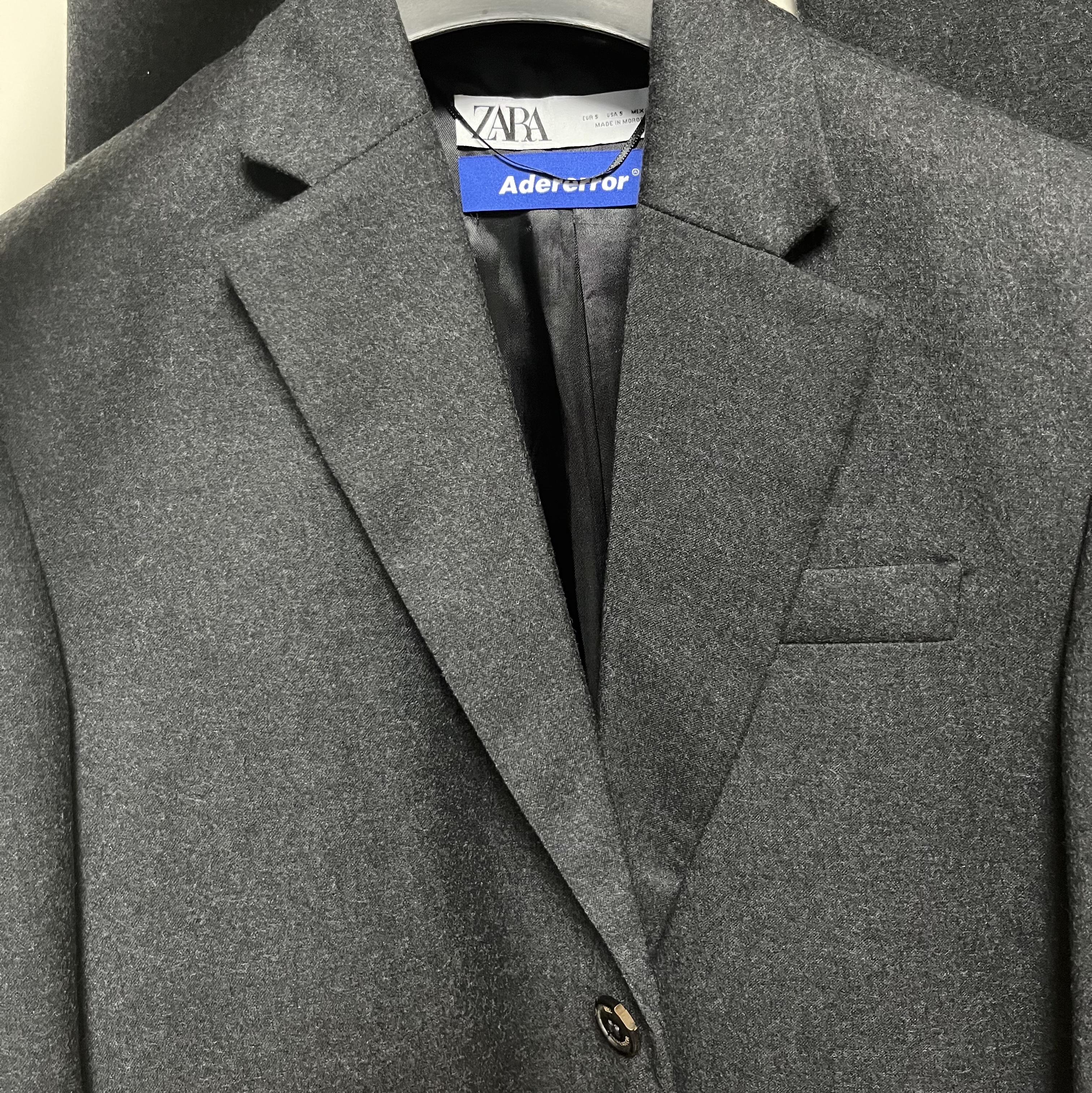 Zara x Ader Error Oversized Wool Blazer Dark Grey, Zara x Ader Error Wool Pants Dark Grey 착용 스타일 - 1