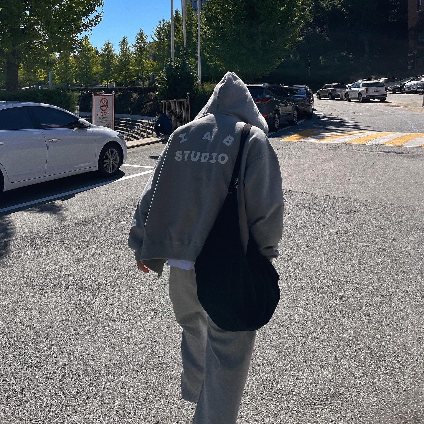 IAB Studio Zip-Up Hoodie Gray - 22FW 착용 스타일 - 1