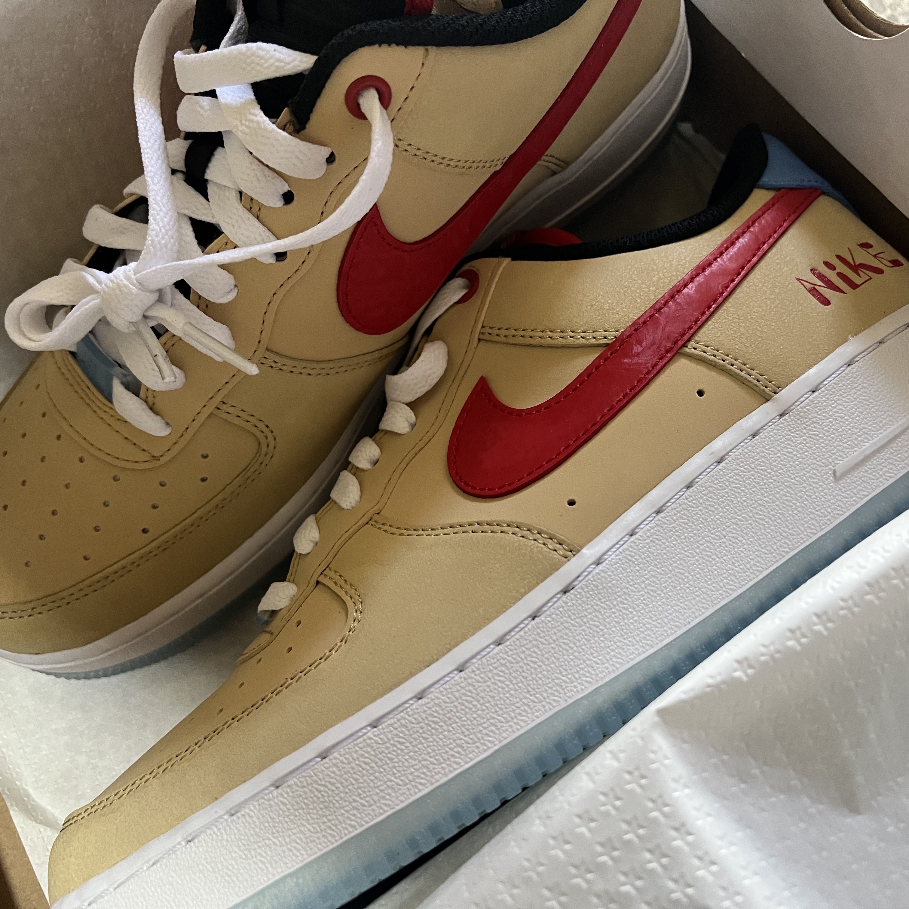 Nike Air Force 1 '07 LV8 Satellite Sesame 착용 스타일 - 1