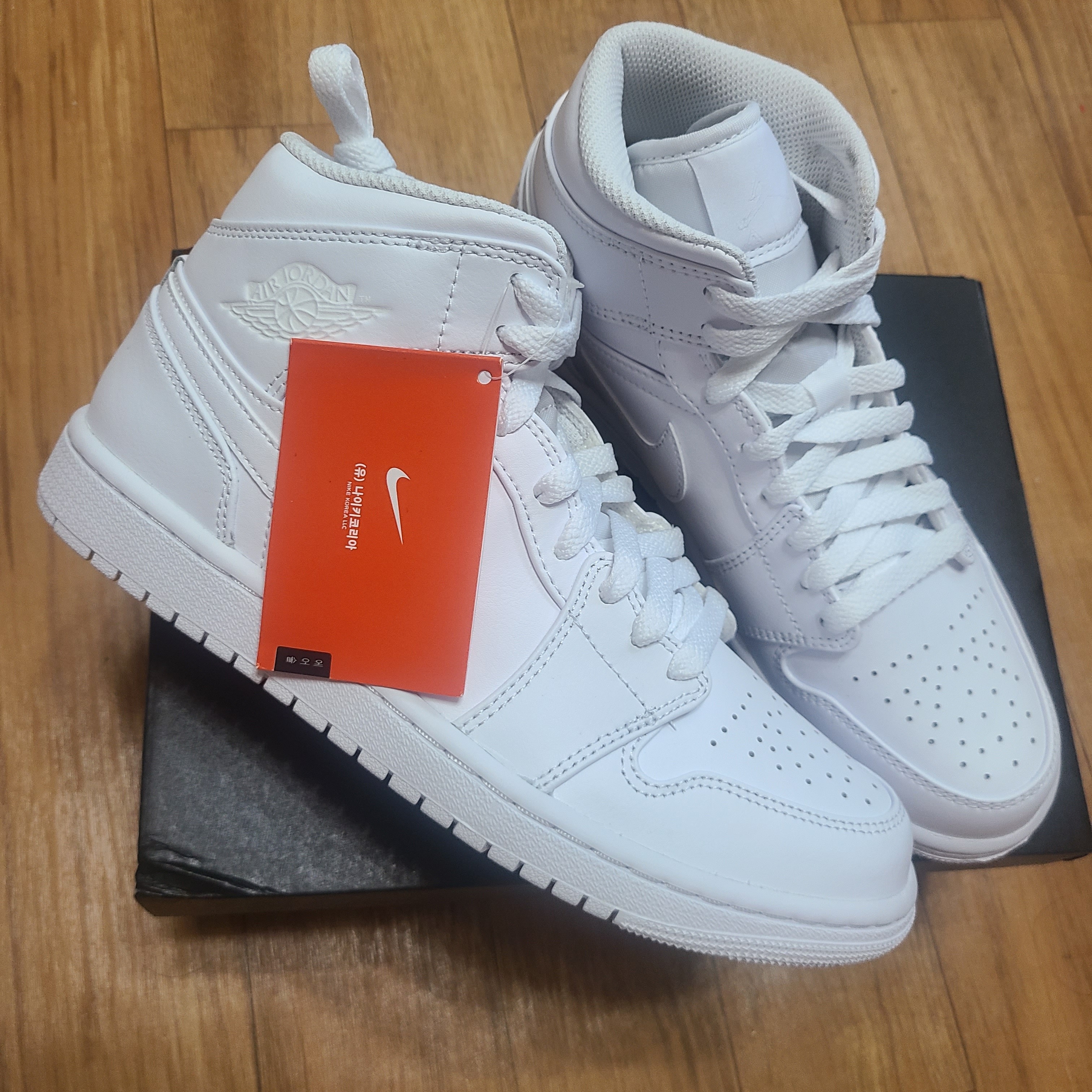 Jordan 1 Mid Triple White 2022 착용 스타일 - 2