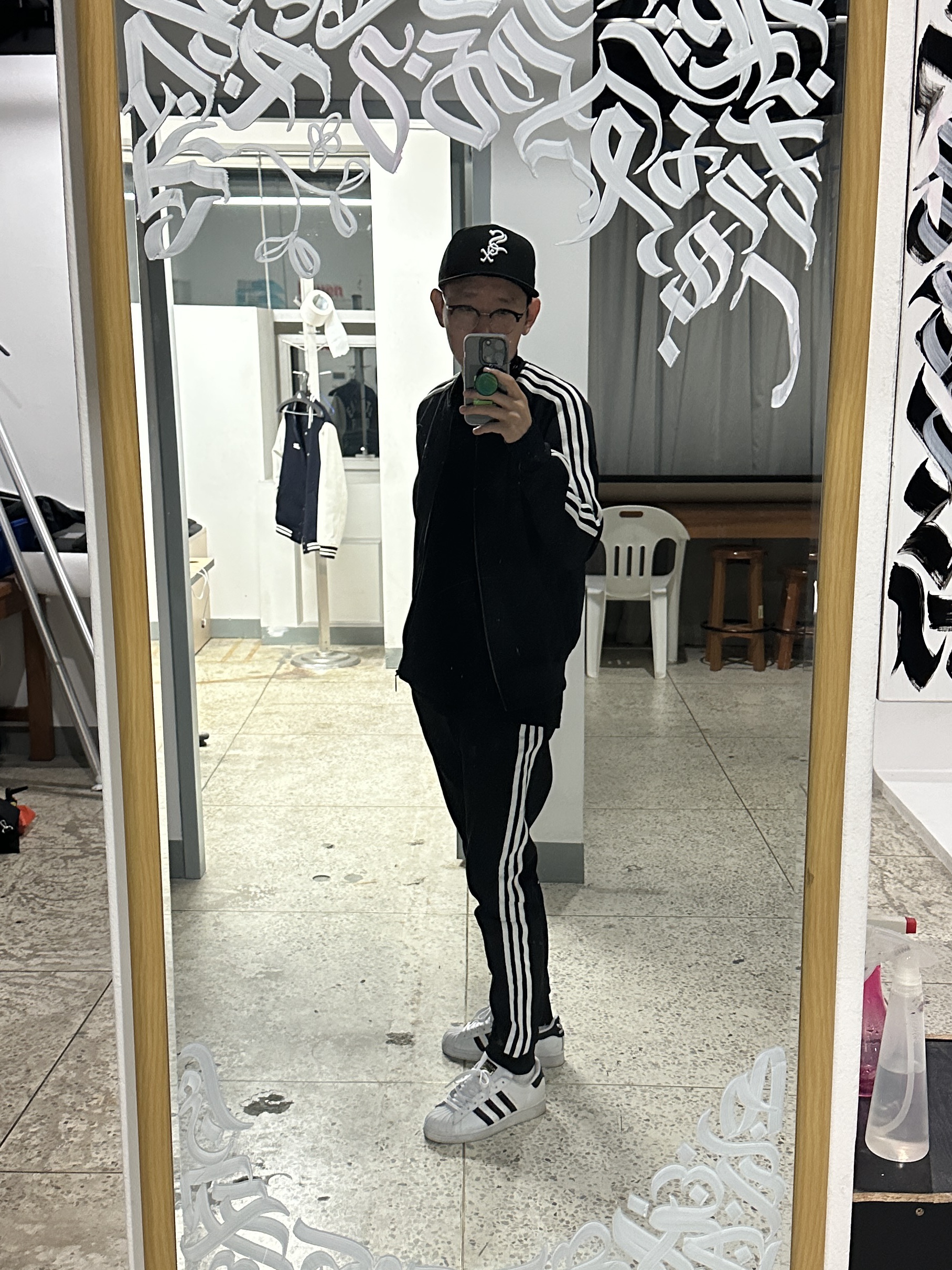 Adidas Superstar White Black 착용 스타일