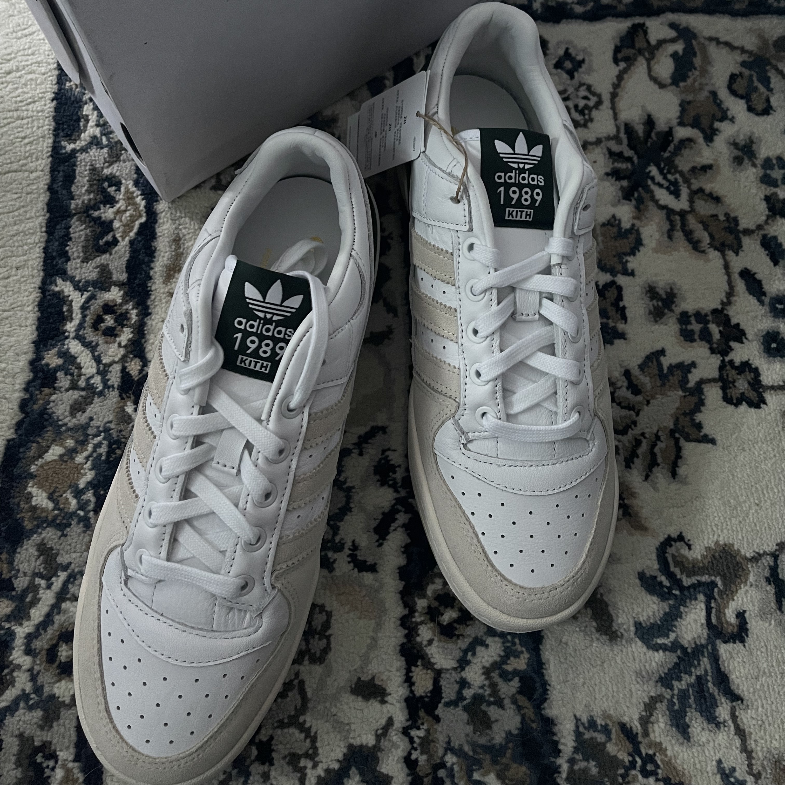 Adidas x Kith Forum Low Off White Green Night 착용 스타일 - 1