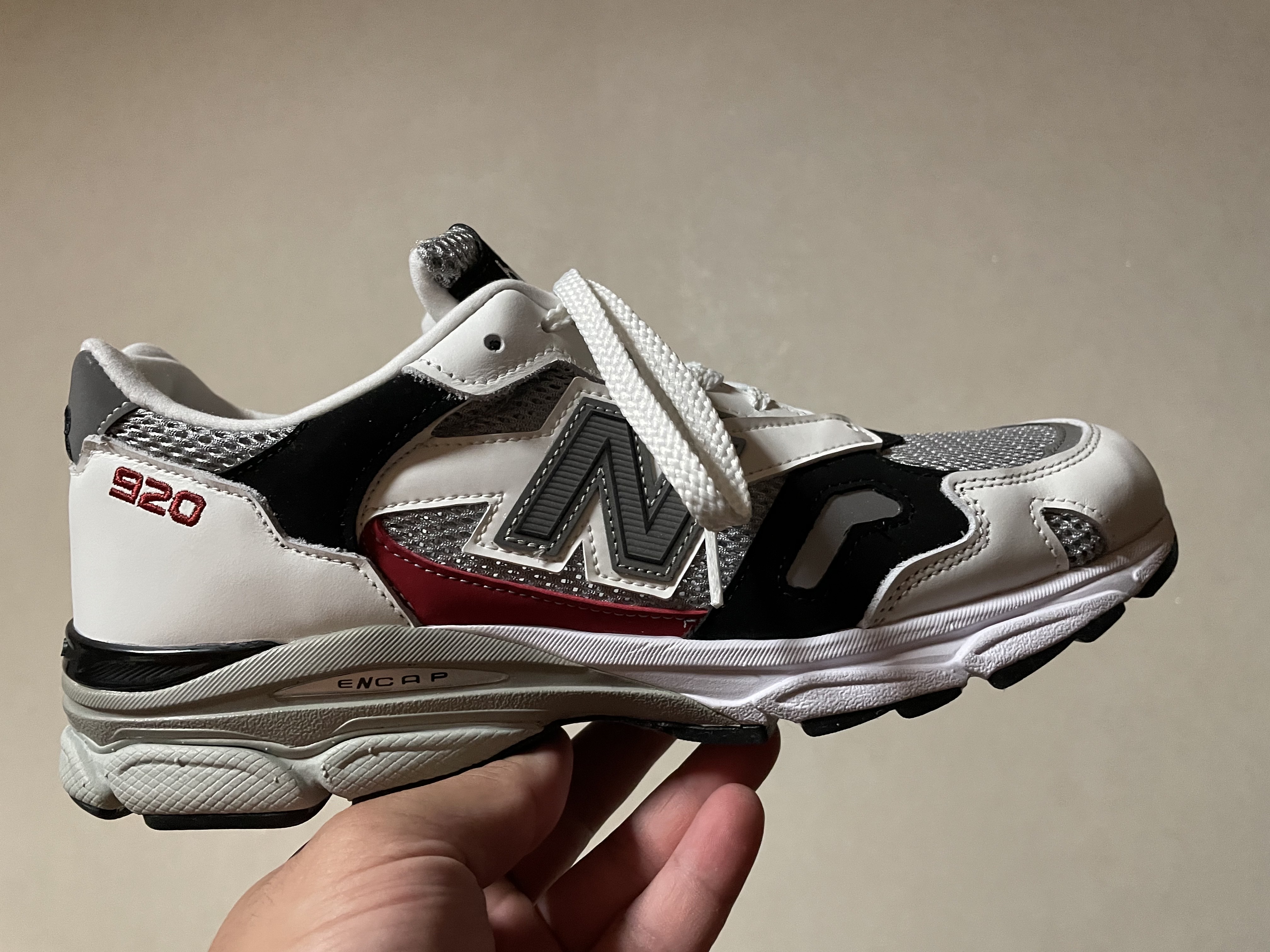 New Balance 920 Made in UK 40th Anniversary White 착용 스타일 - 2