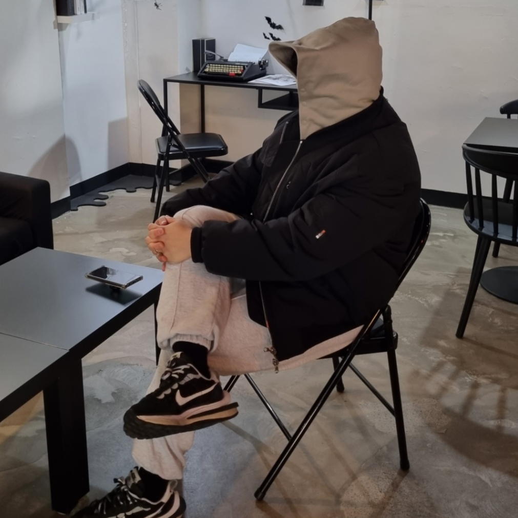 Undermycar Ababell Multi Flap Oversized Bomber Beluga - 22SS, Nike x Sacai VaporWaffle Black White 착용 스타일 - 2
