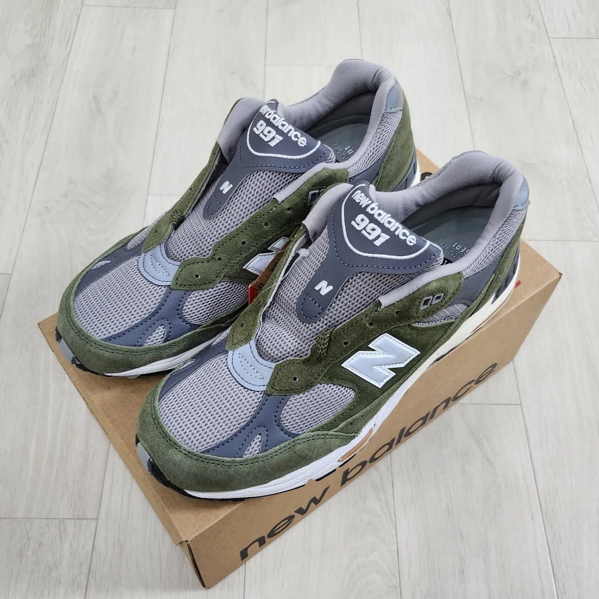 New Balance 991 Made in UK Green Grey 착용 스타일 - 2