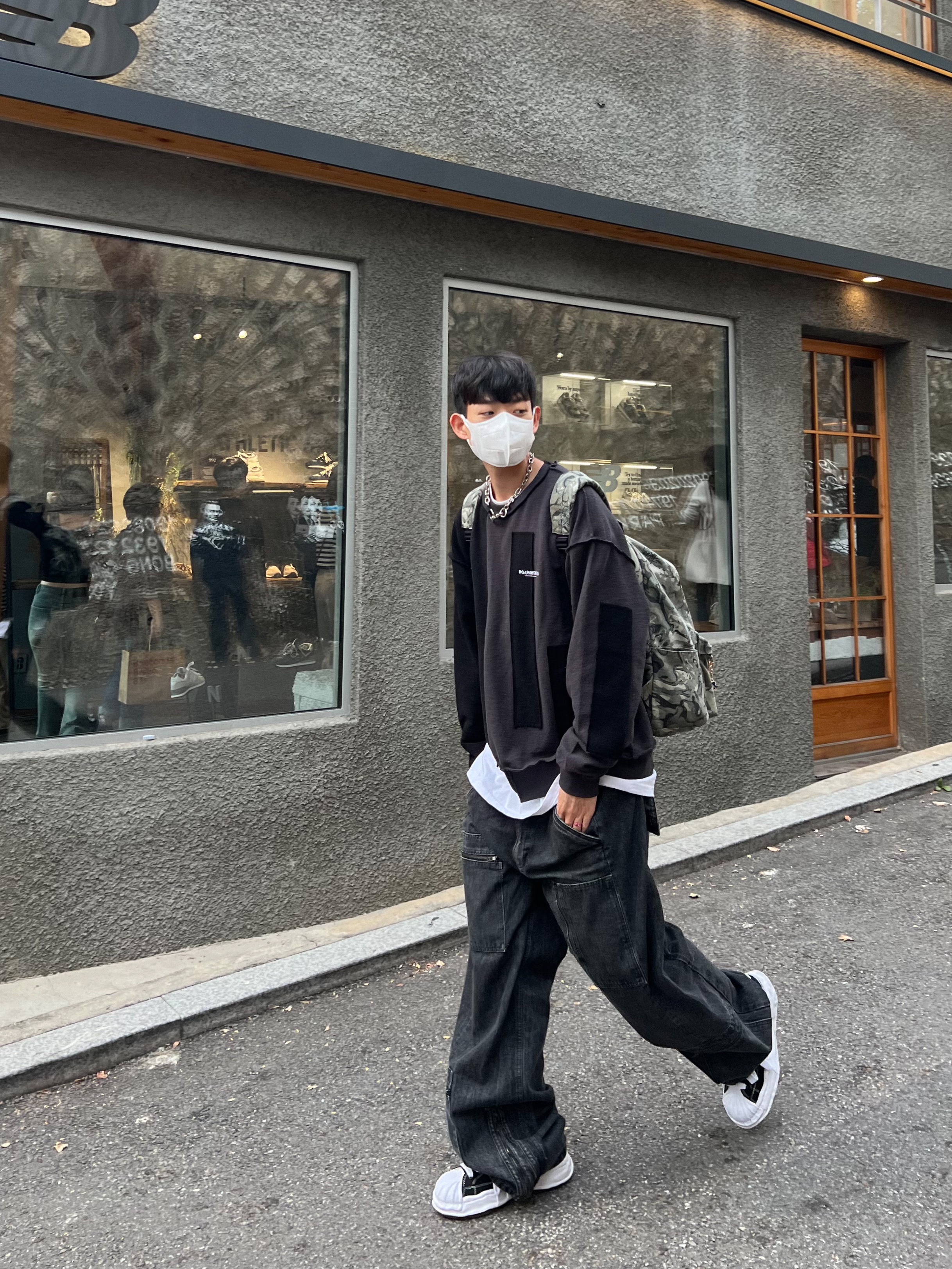 Maison Mihara Yasuhiro Blakey OG Sole Canvas Low-top Sneakers Black White, Stussy Canvas Backpack Veil Camo 착용 스타일 - 1