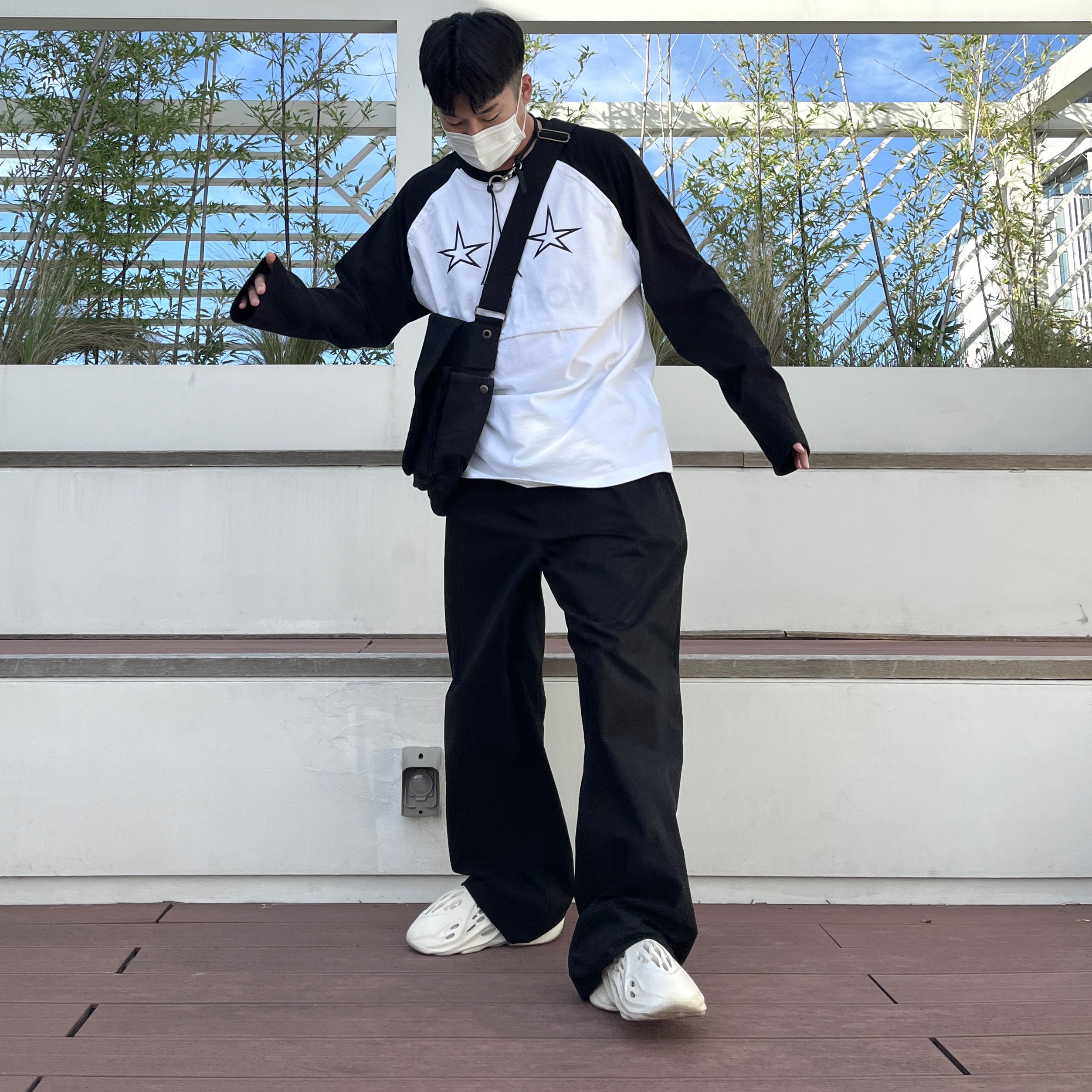 Our Legacy Ladon Leather Keychain Black, Adidas Yeezy Foam RNNR Sand 착용 스타일 - 3