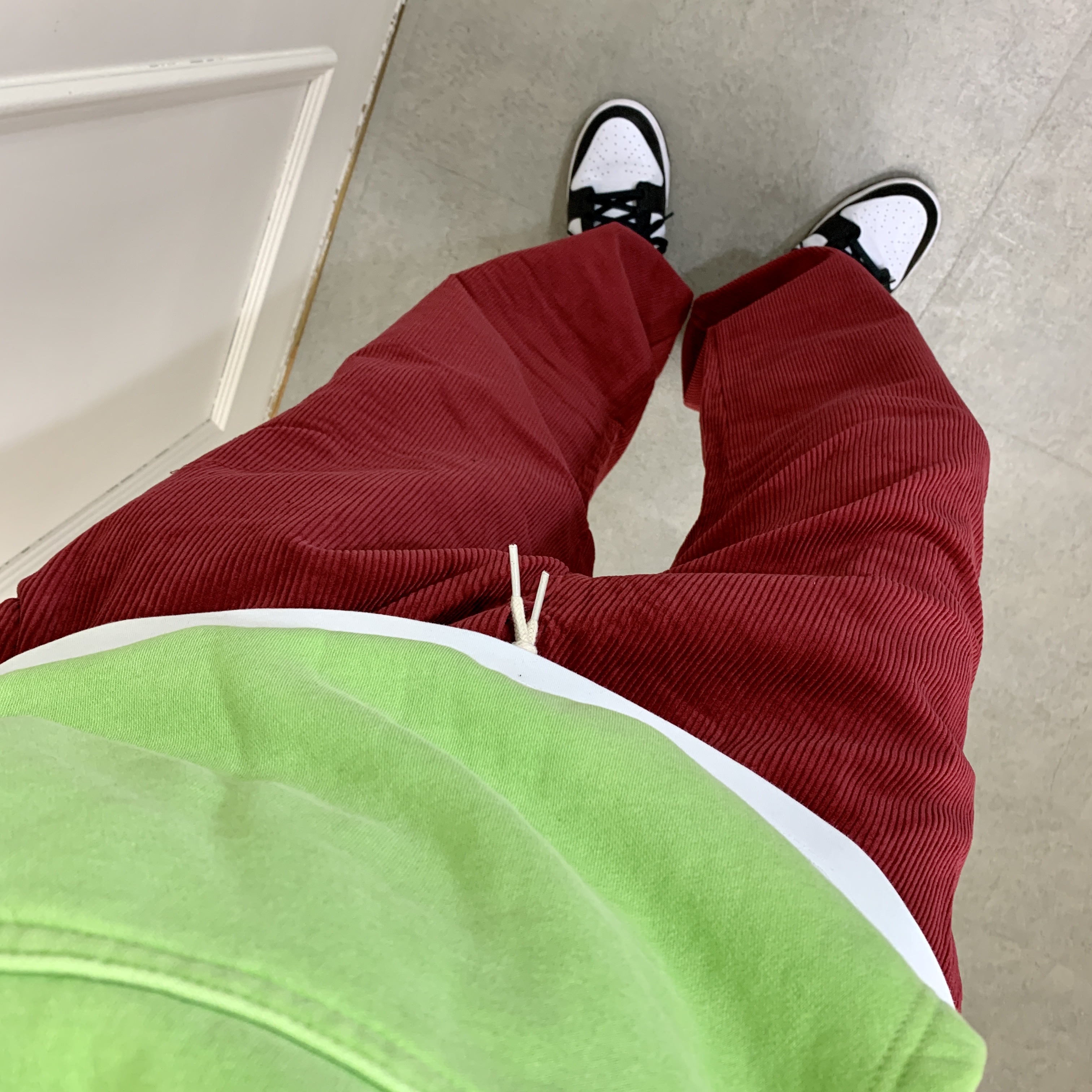 IAB Studio Pigment Hoodie & Sack Apple Green, Nike Dunk Low Retro Black 착용 스타일 - 3