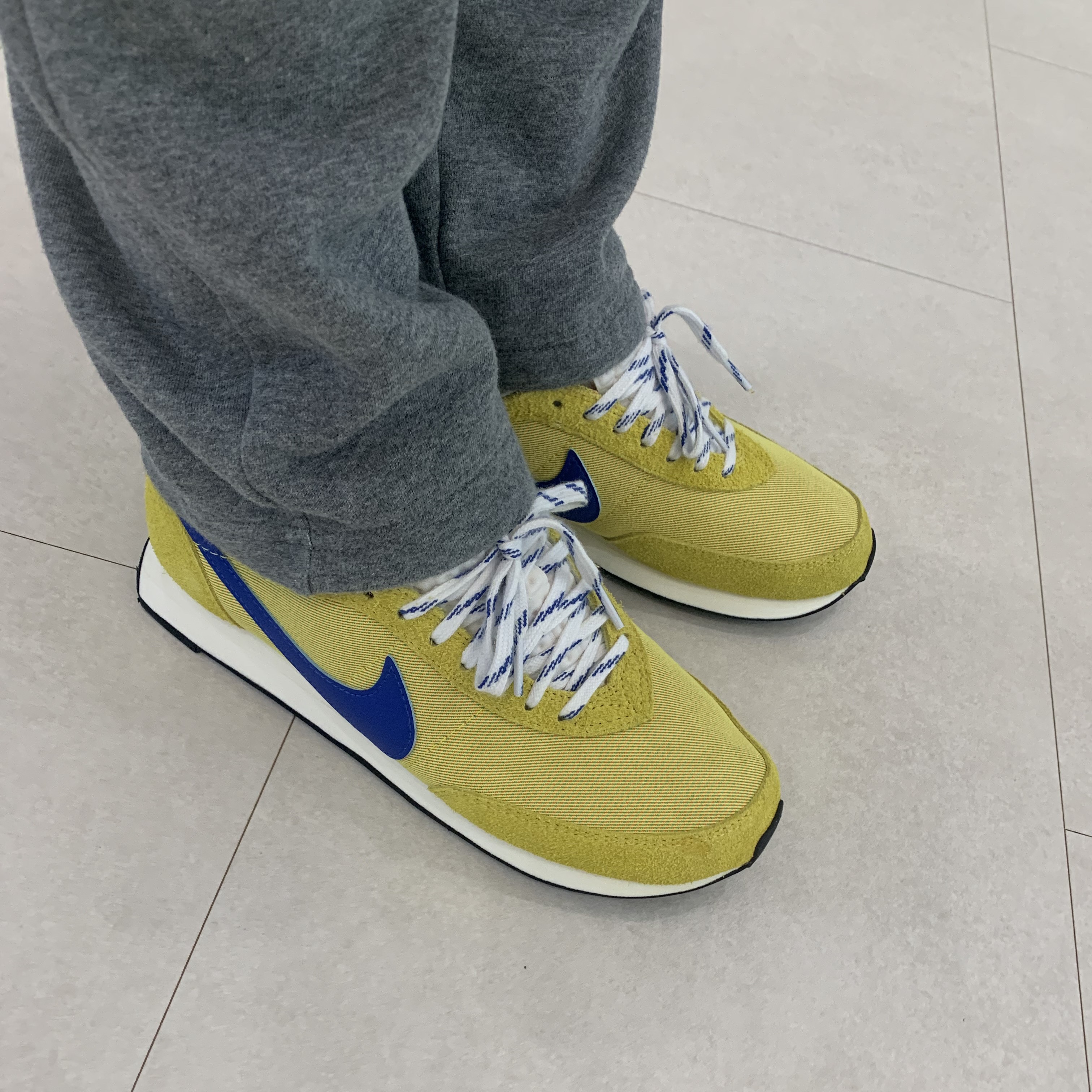 Nike Waffle Trainer 2 SD Yellow Strike 착용 스타일 - 4