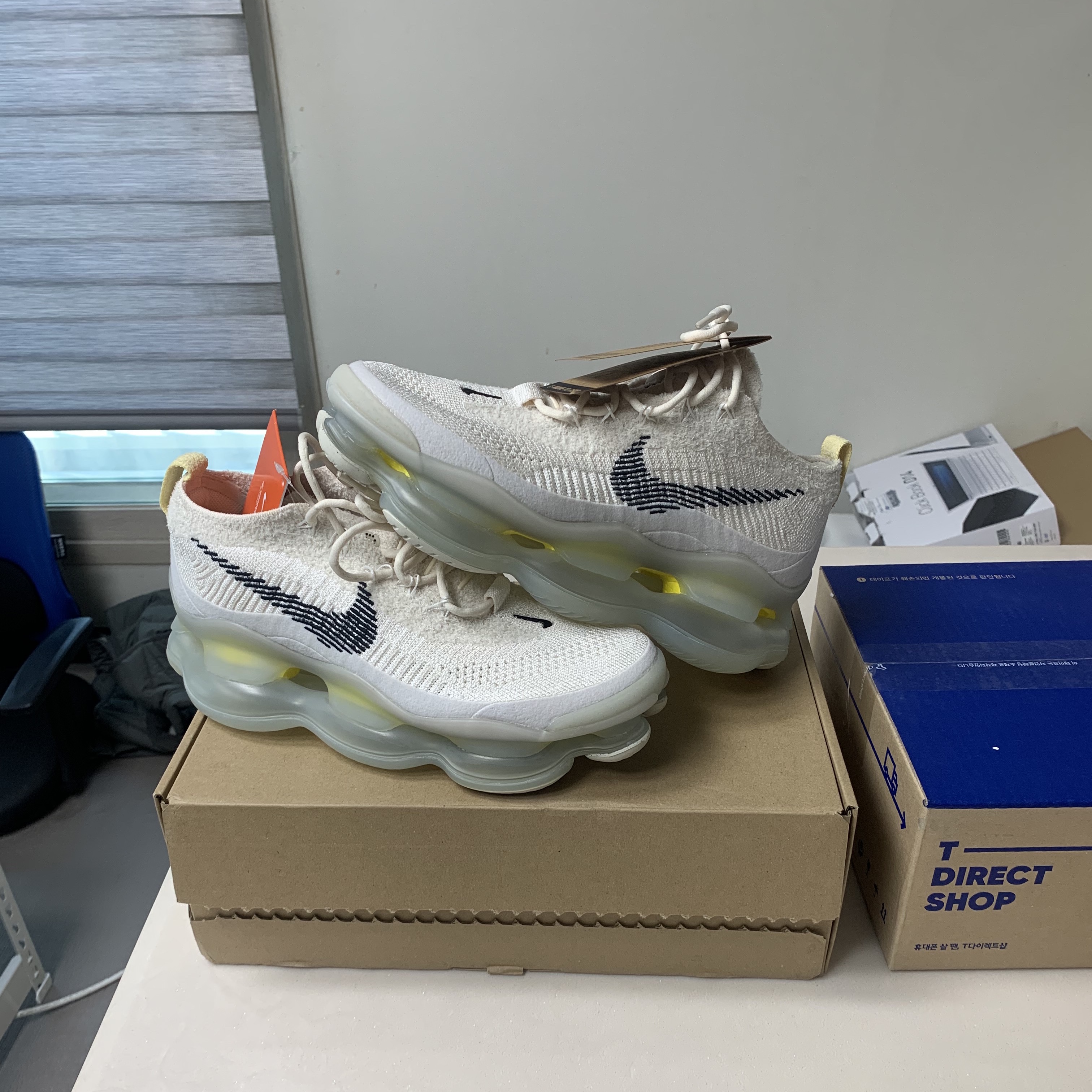 Nike Air Max Scorpion Flyknit Lemon Wash 착용 스타일 - 1