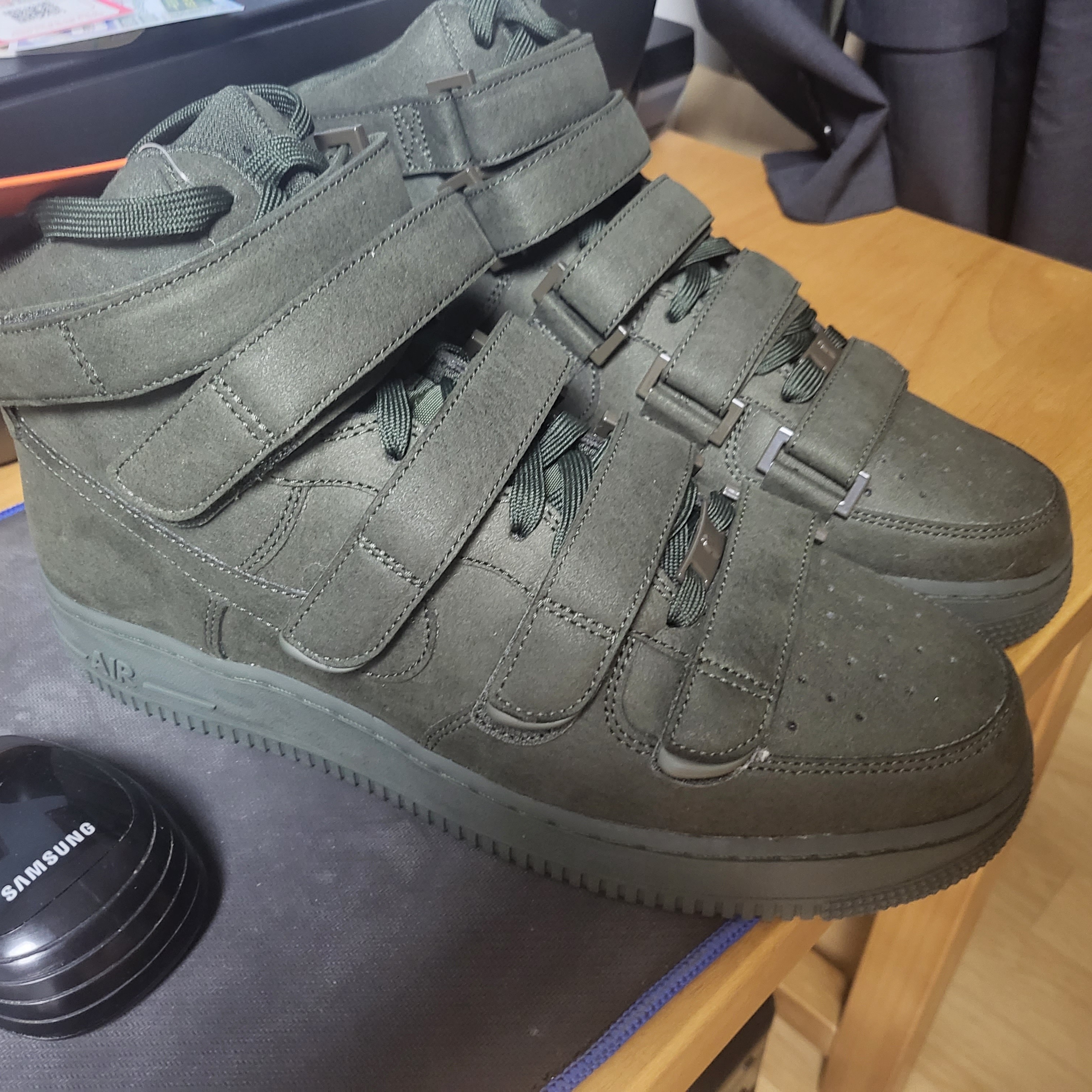 Nike x Billie Eilish Air Force 1 High '07 SP Sequoia 착용 스타일 - 2