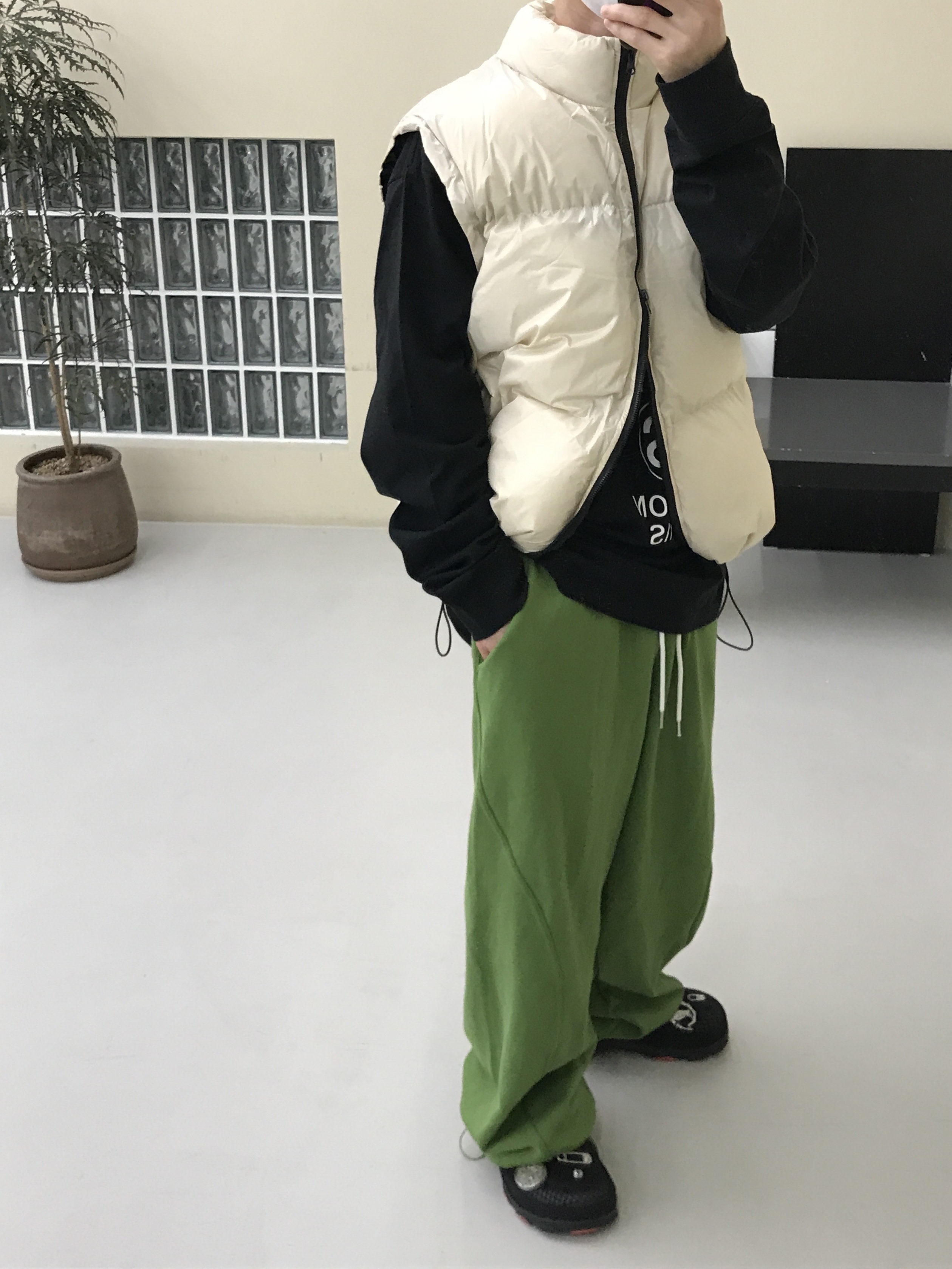 Crocs x Staple Classic All Terrain Clog Black, Stussy World Tour LS T-Shirt Black 착용 스타일