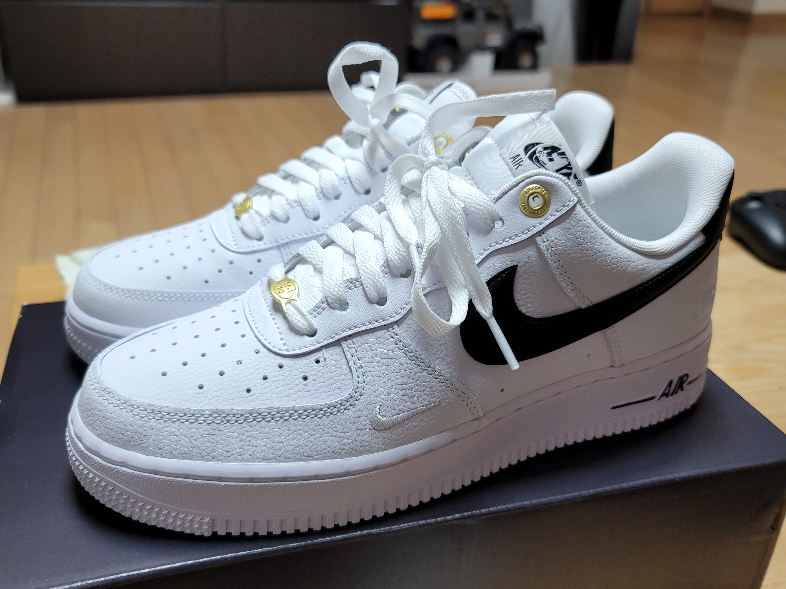Nike Air Force 1 '07 LV8 40th Anniversary Join Forces White Black, Nike x Off-White Air Force 1 Mid SP White 착용 스타일 - 1