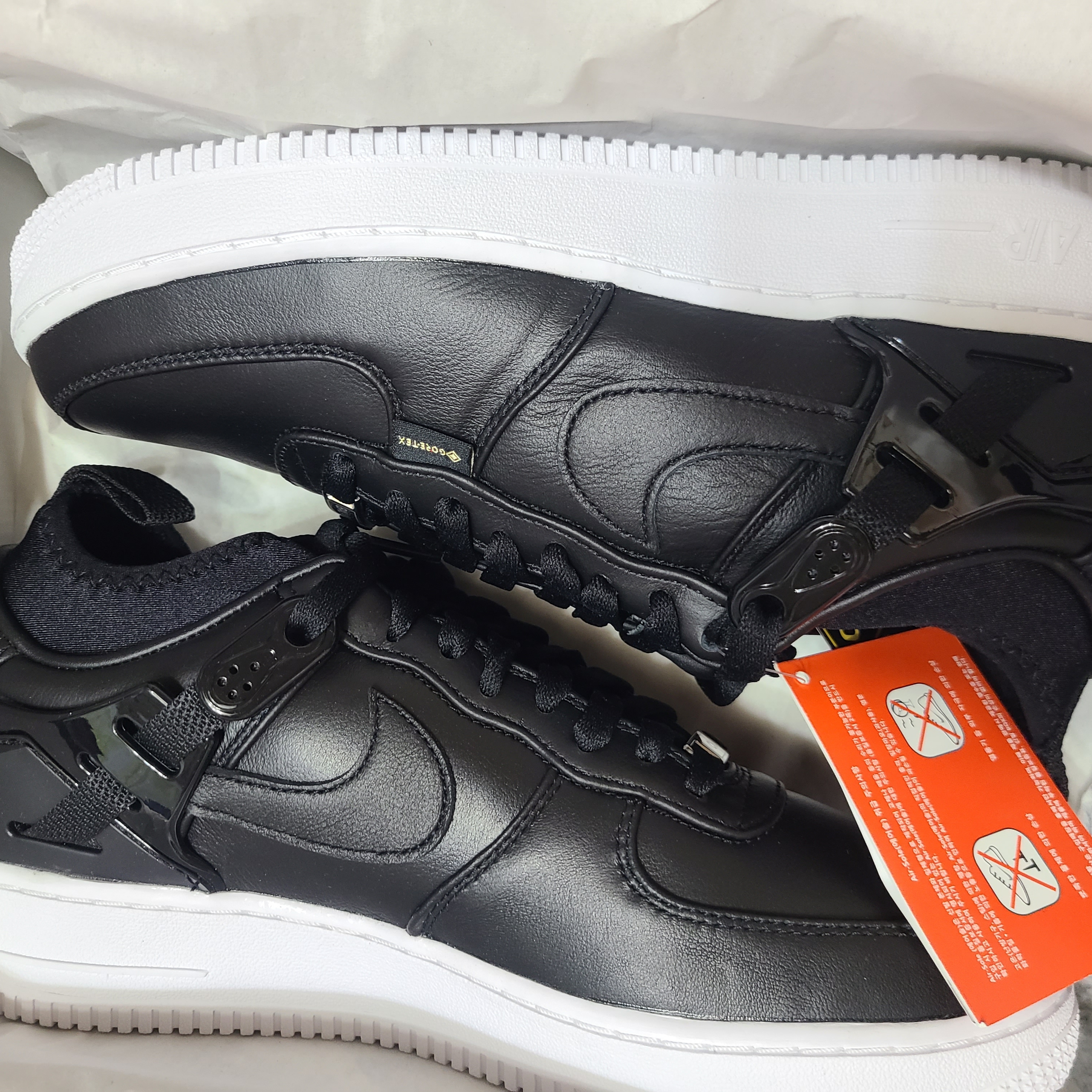 Nike x Undercover Air Force 1 Low SP Black 착용 스타일 - 2