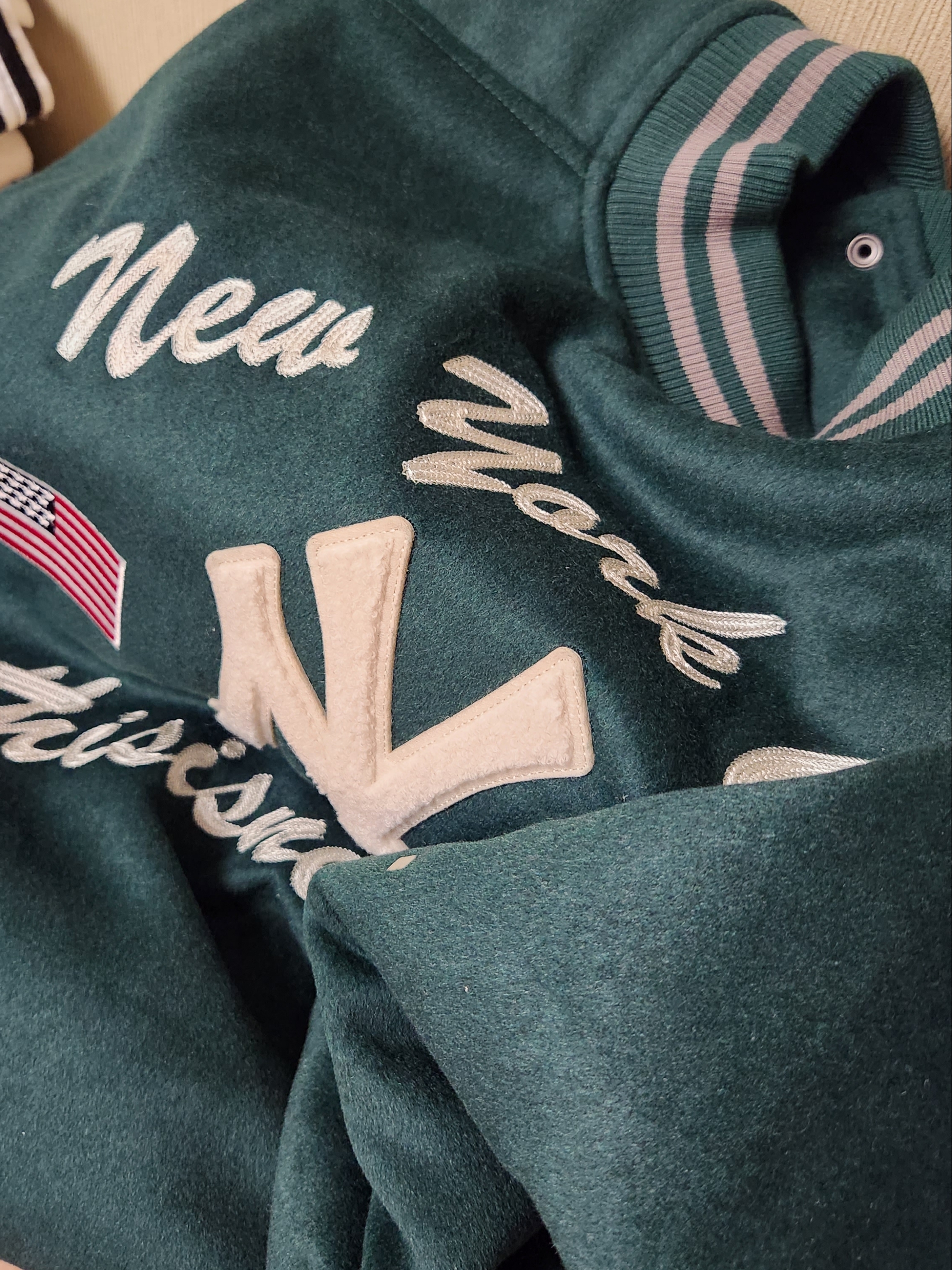 Thisisneverthat x New Era x MLB New York Yankees Varsity Jacket Dark Green, Nike x Sacai VaporWaffle Black White 착용 스타일 - 4