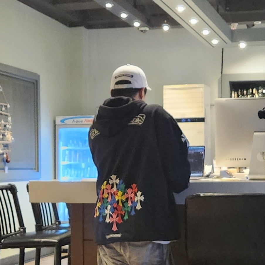 Chrome Hearts Multi Color Cross Hoodie Black 착용 스타일