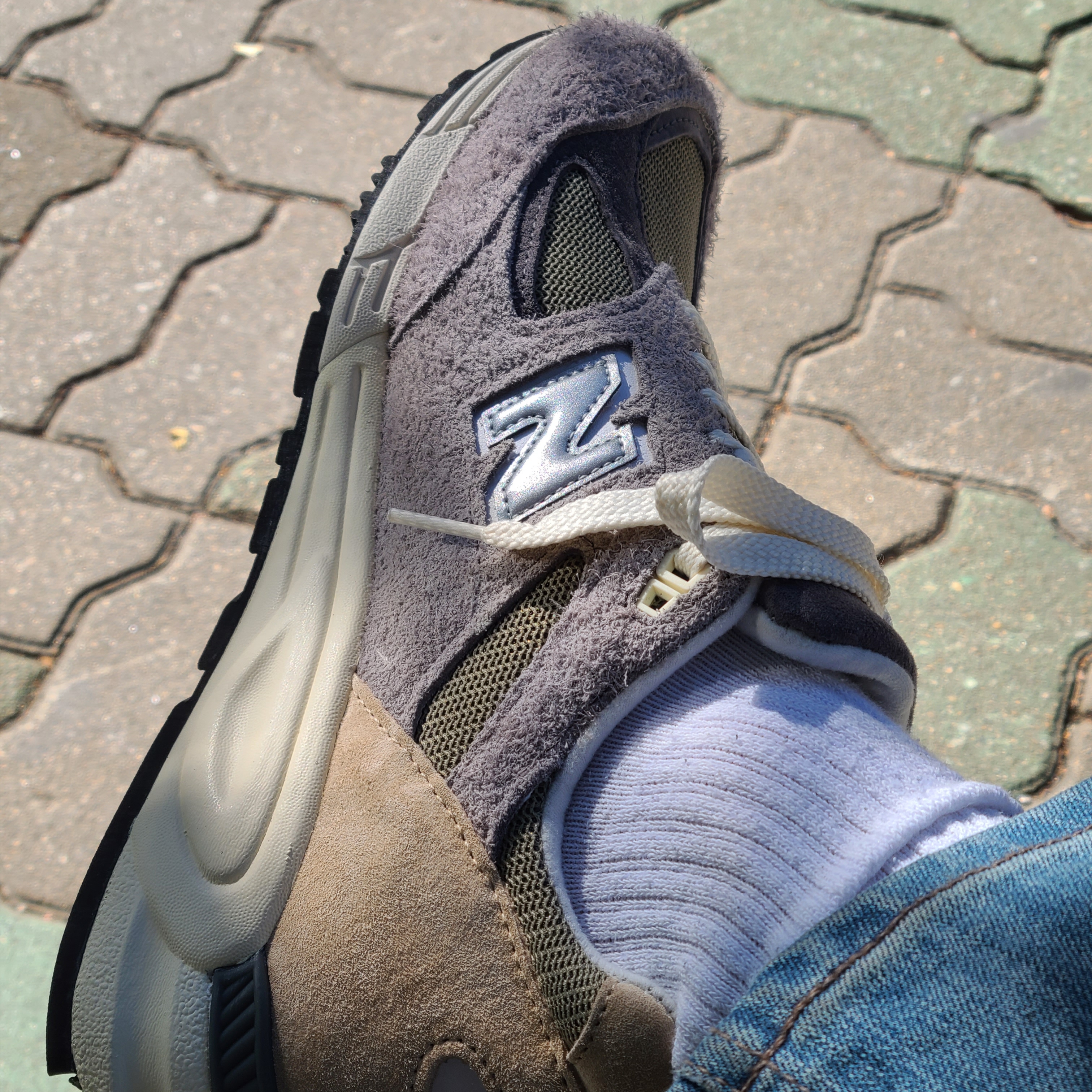 New Balance 990v2 Made in USA Marblehead Incense 착용 스타일 - 5