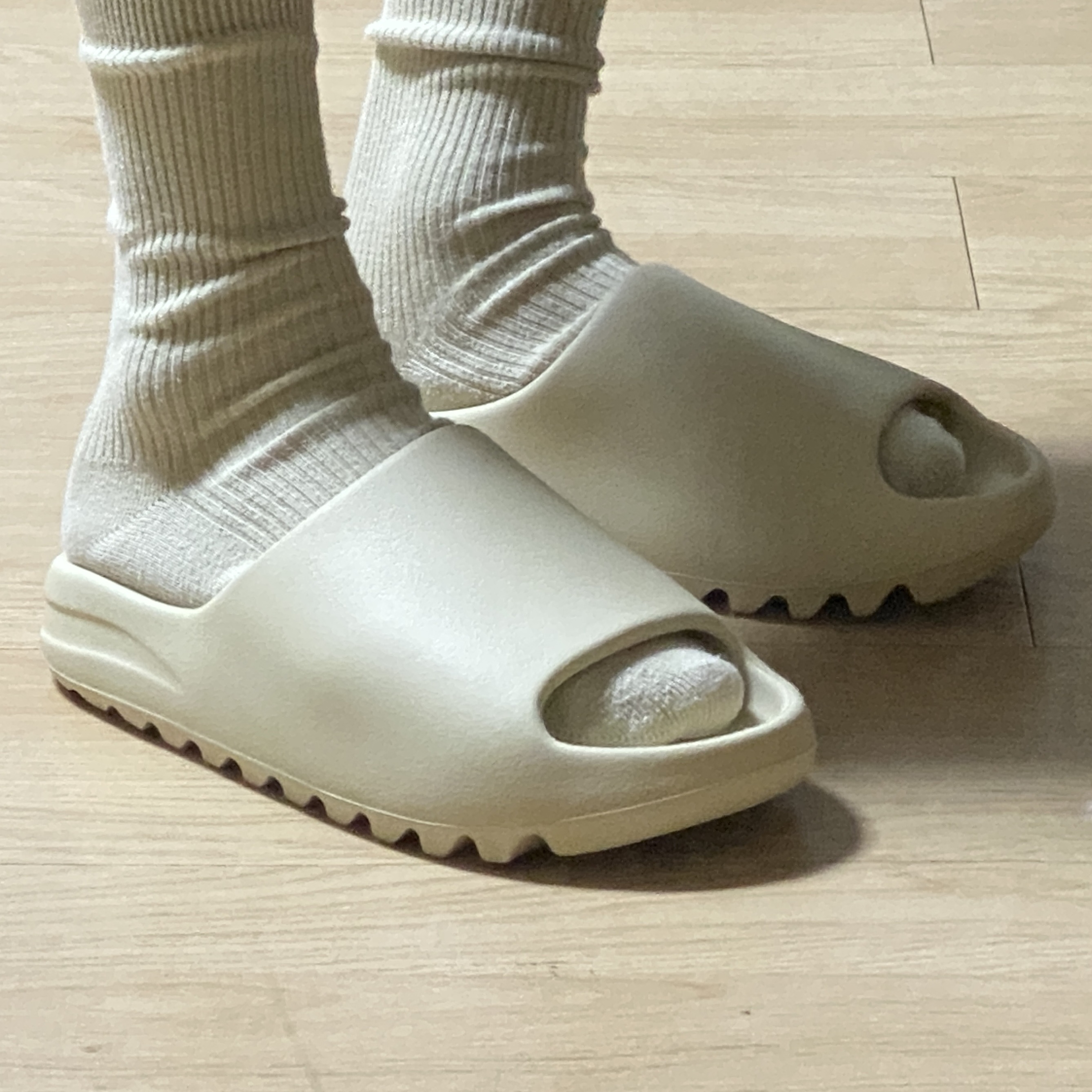 Adidas Yeezy Slide Bone 2022/2023 착용 스타일