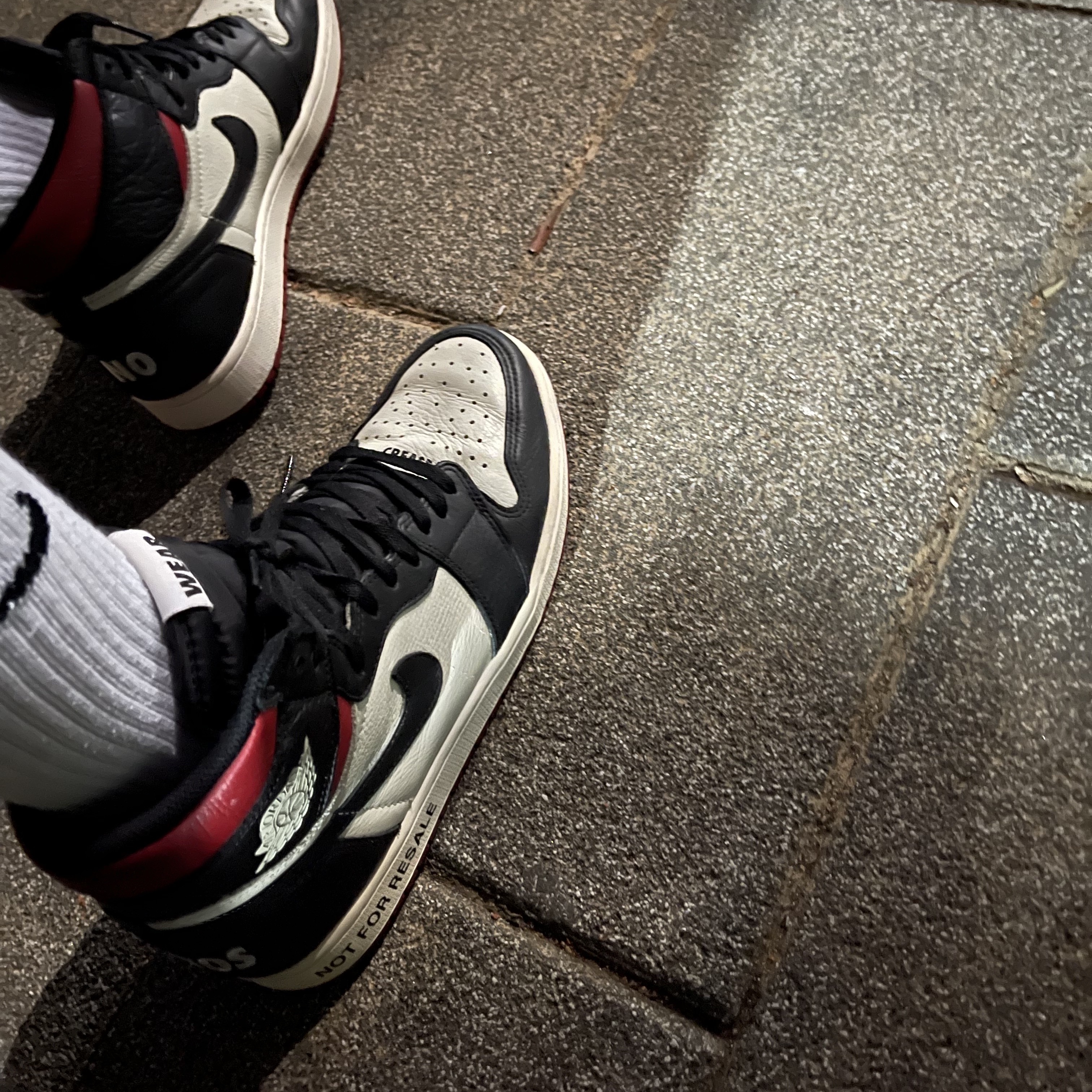 Jordan 1 Retro High Not for Resale Varsity Red 착용 스타일 - 3