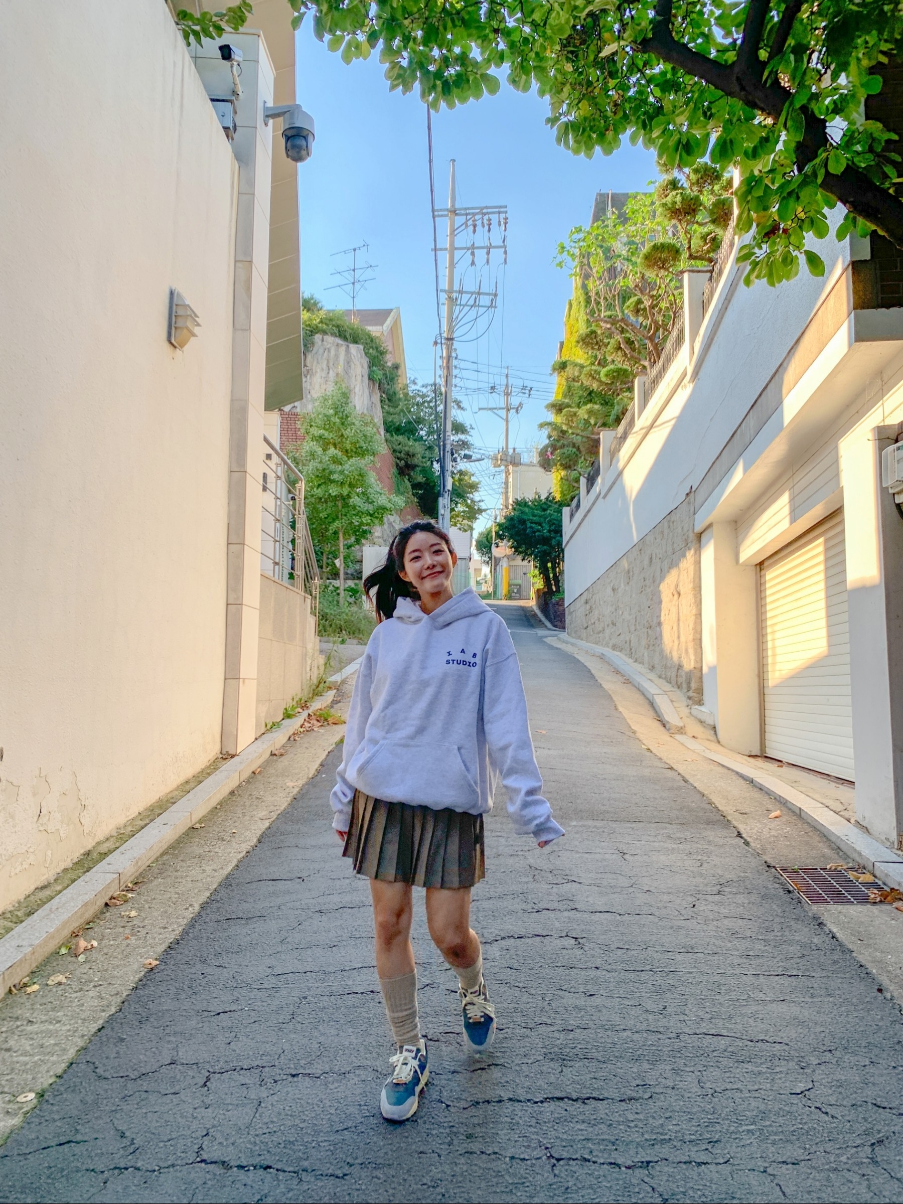 IAB Studio Hoodie Light Gray, Nike x Kasina Air Max 1 SP Won-Ang Particle Grey 착용 스타일 - 1