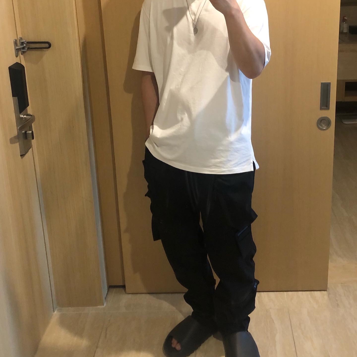 Adidas Yeezy Slide Onyx, Undermycar Bucky Multi Pocket Dynamic Pants Rookie Black - 22SS 착용 스타일 - 1